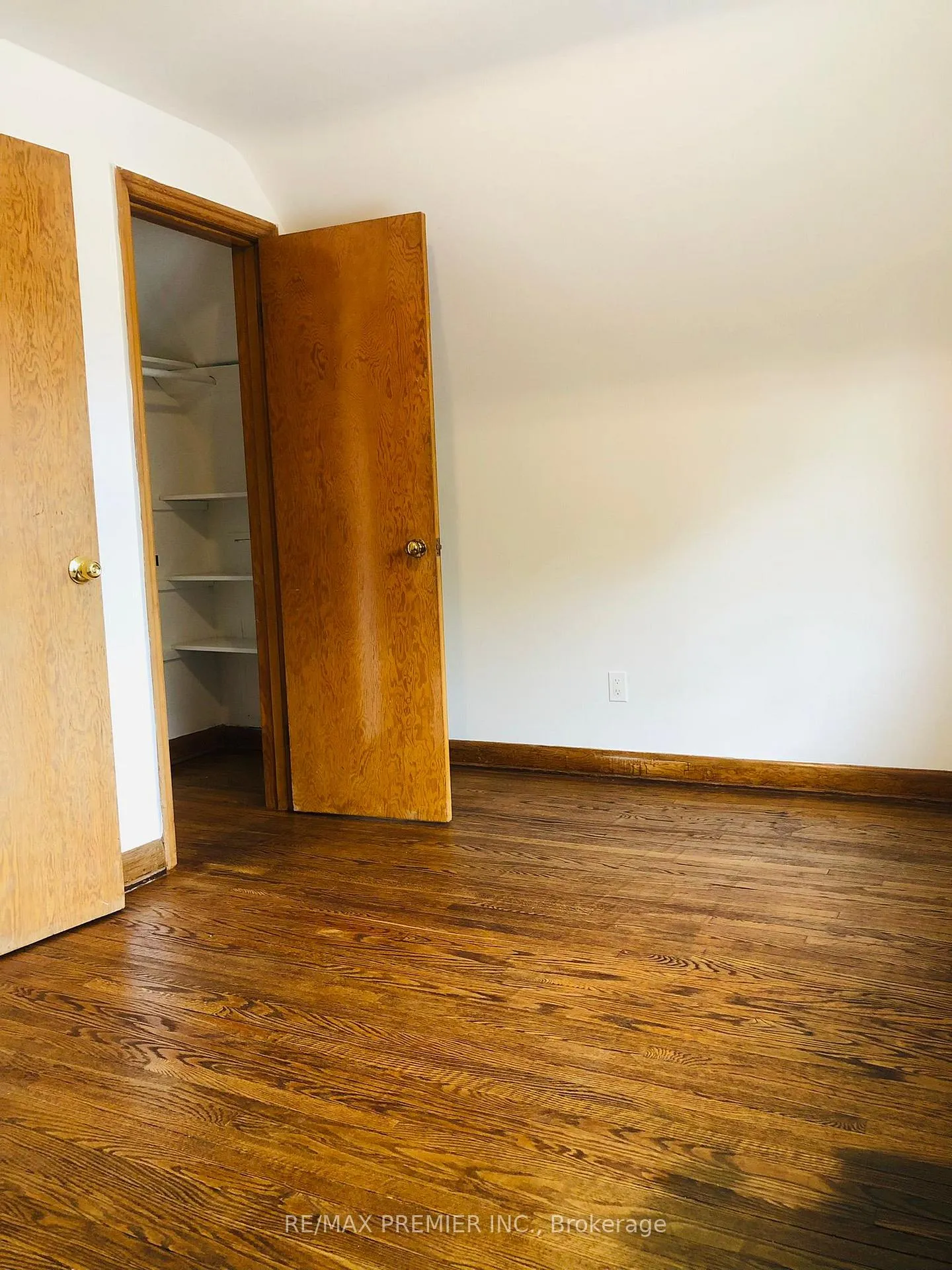 Photo 14 of 24 Simonton Drive, Chatham-Kent, Chatham — HOMEH