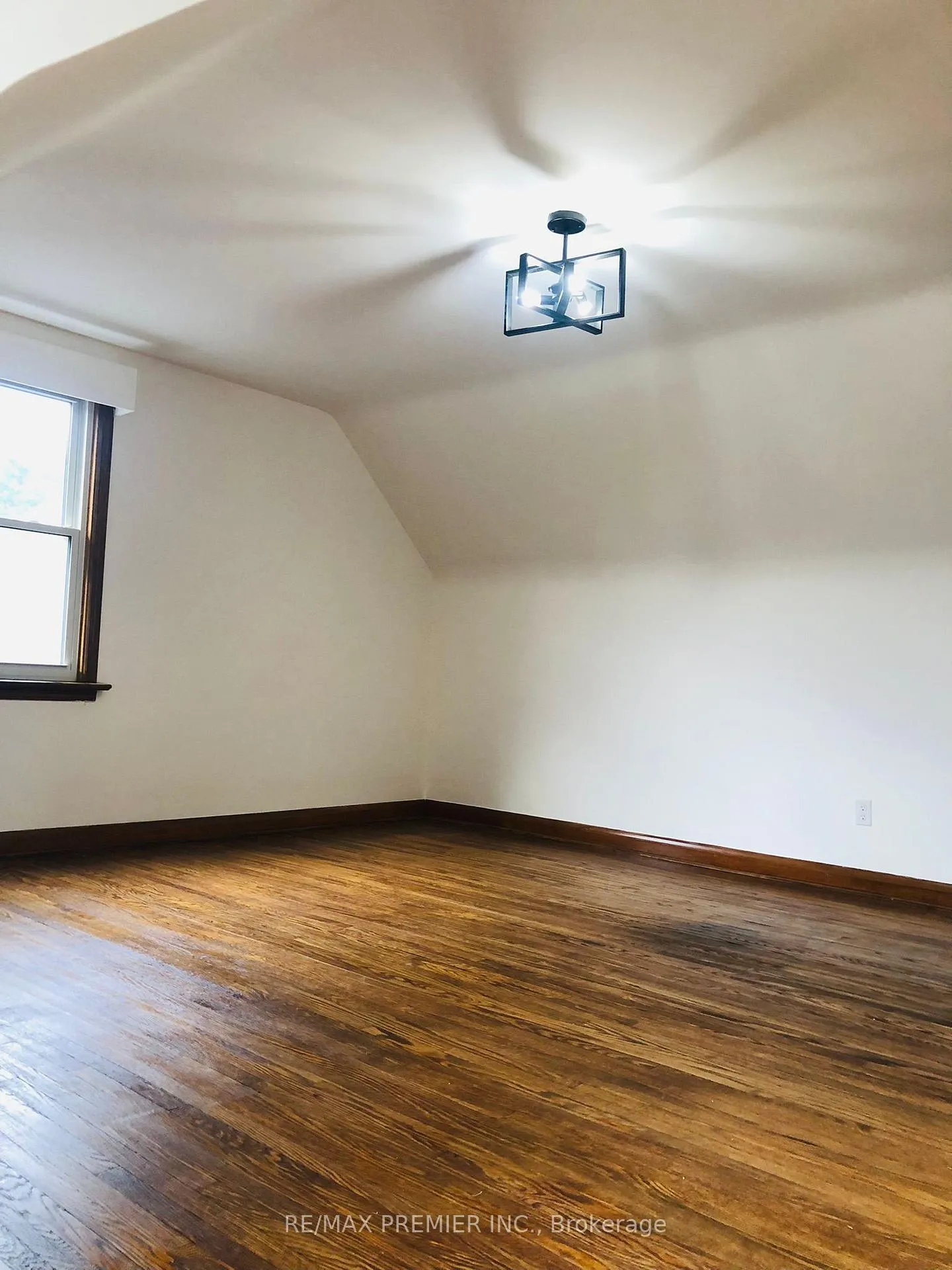 Photo 15 of 24 Simonton Drive, Chatham-Kent, Chatham — HOMEH