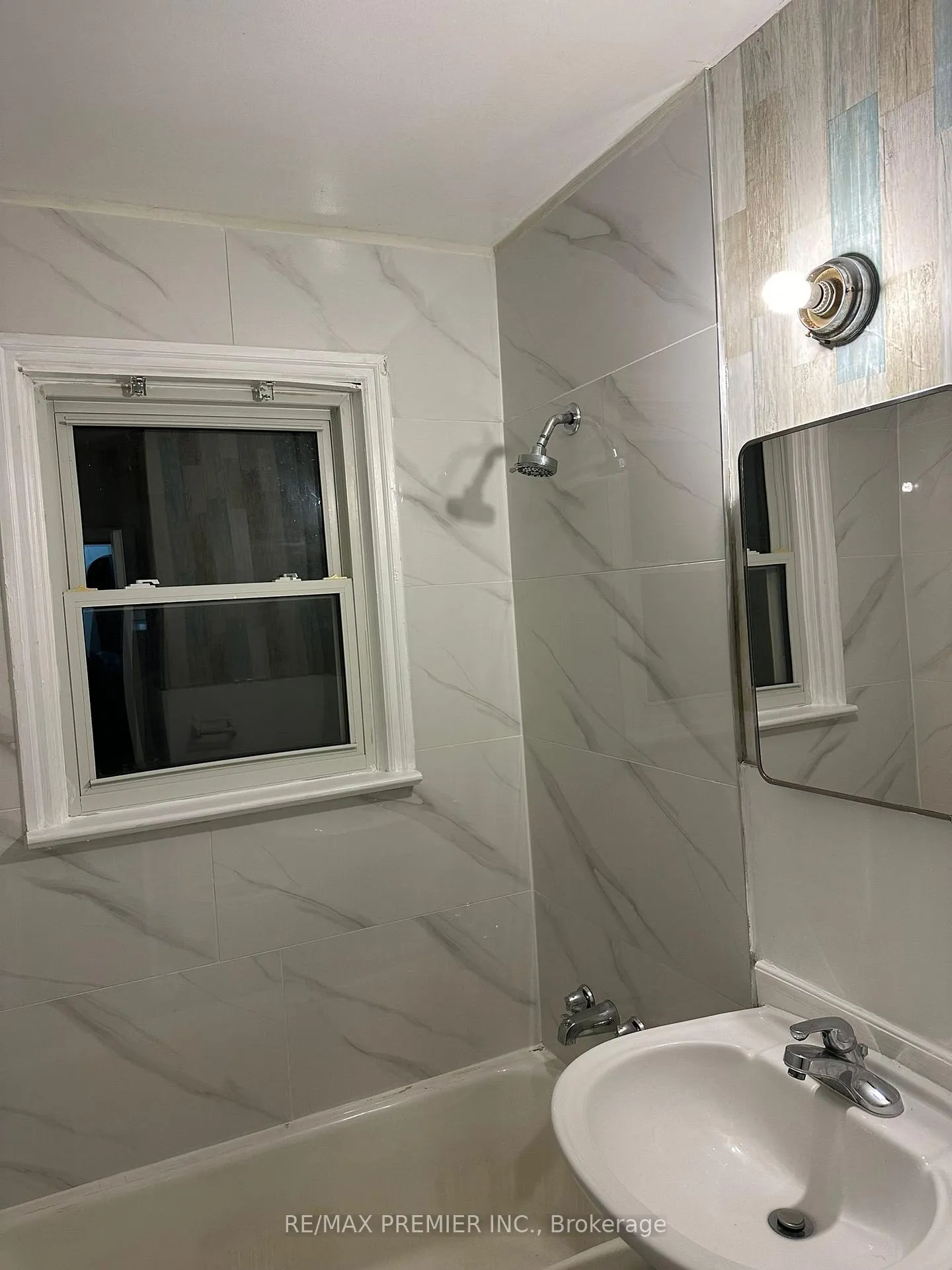 Photo 18 of 24 Simonton Drive, Chatham-Kent, Chatham — HOMEH