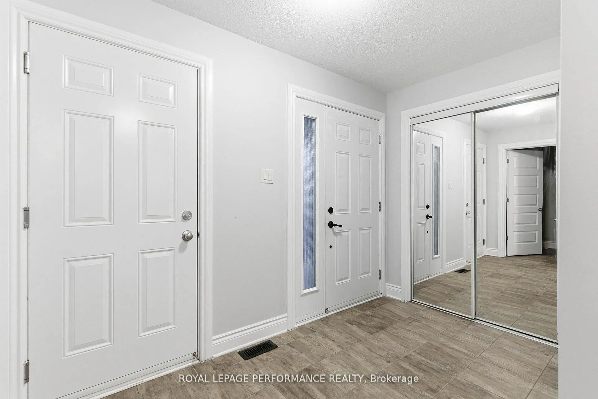 Photo 3 of 1154 Clement Court, Cornwall — HOMEH