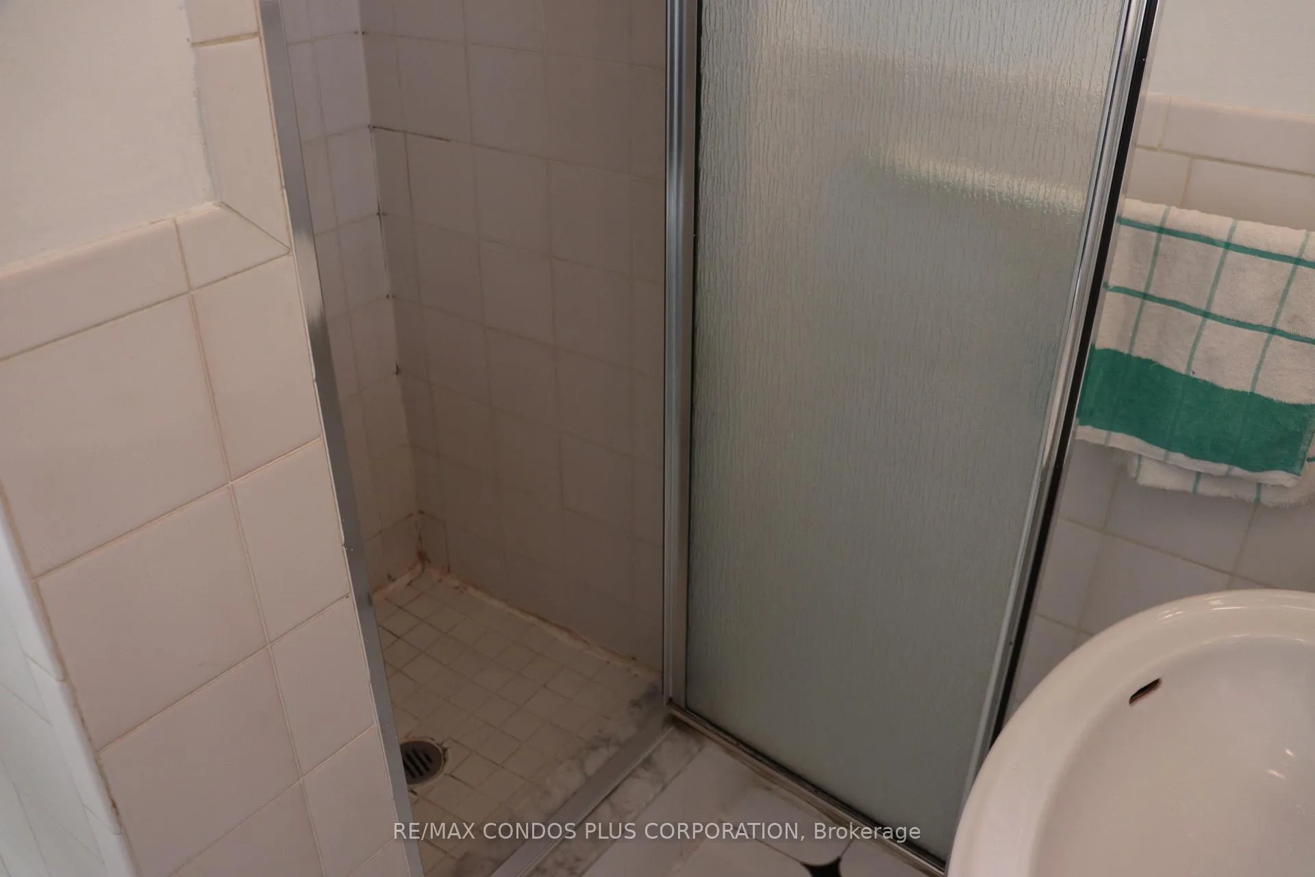 Photo 3 of 31 Rusholme Drive, Toronto, Little Portugal — HOMEH