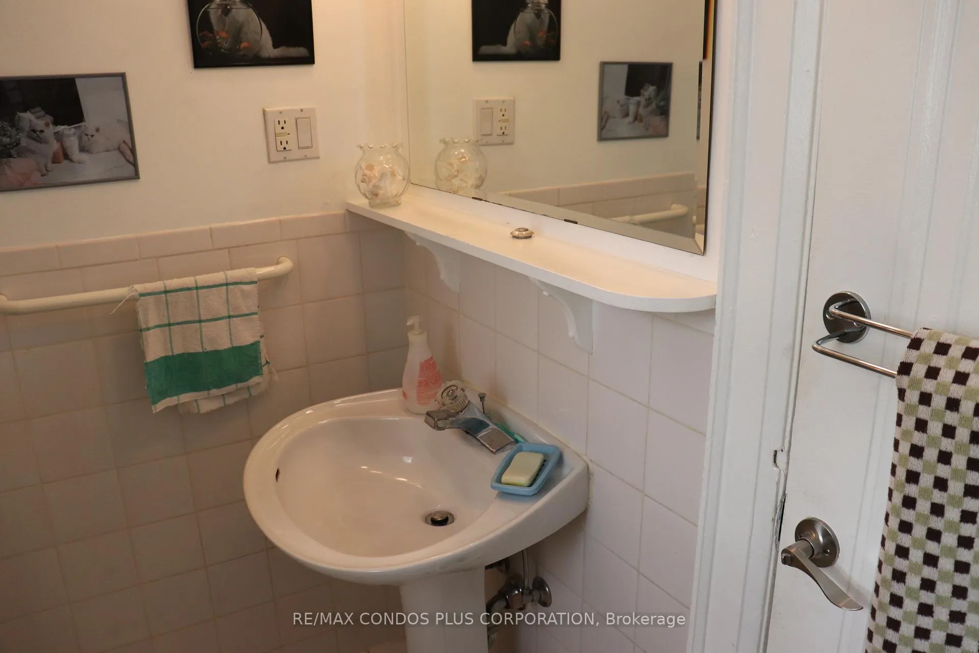 Photo 4 of 31 Rusholme Drive, Toronto, Little Portugal — HOMEH