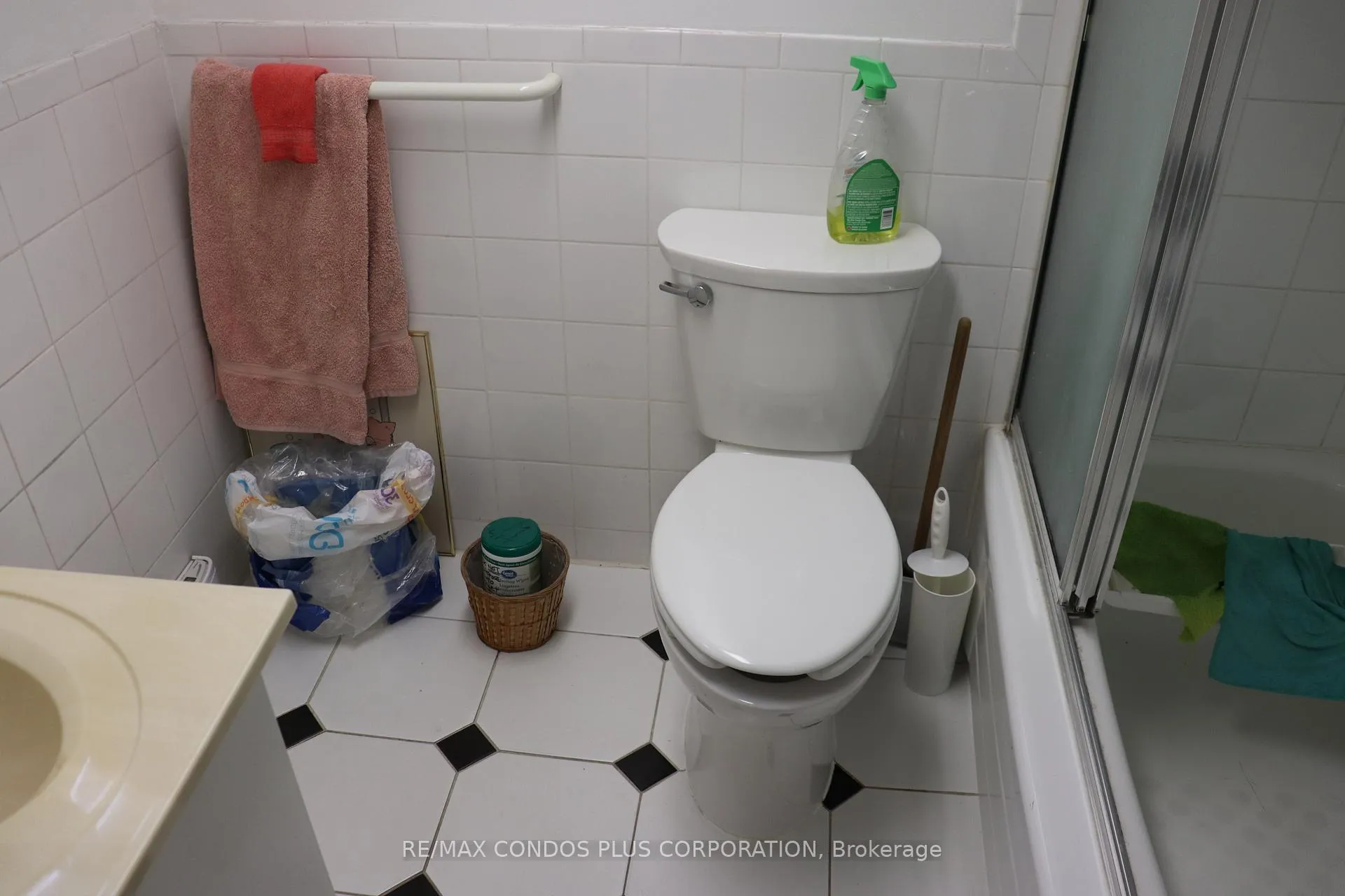 Photo 18 of 31 Rusholme Drive, Toronto, Little Portugal — HOMEH