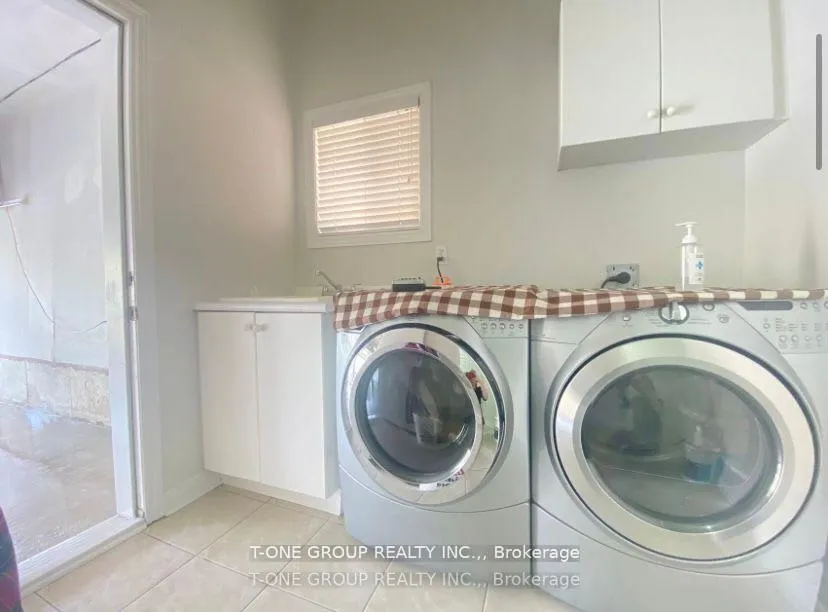 Photo 3 of Unit Lower, 277 Stonebridge Drive, Markham, Berczy — HOMEH