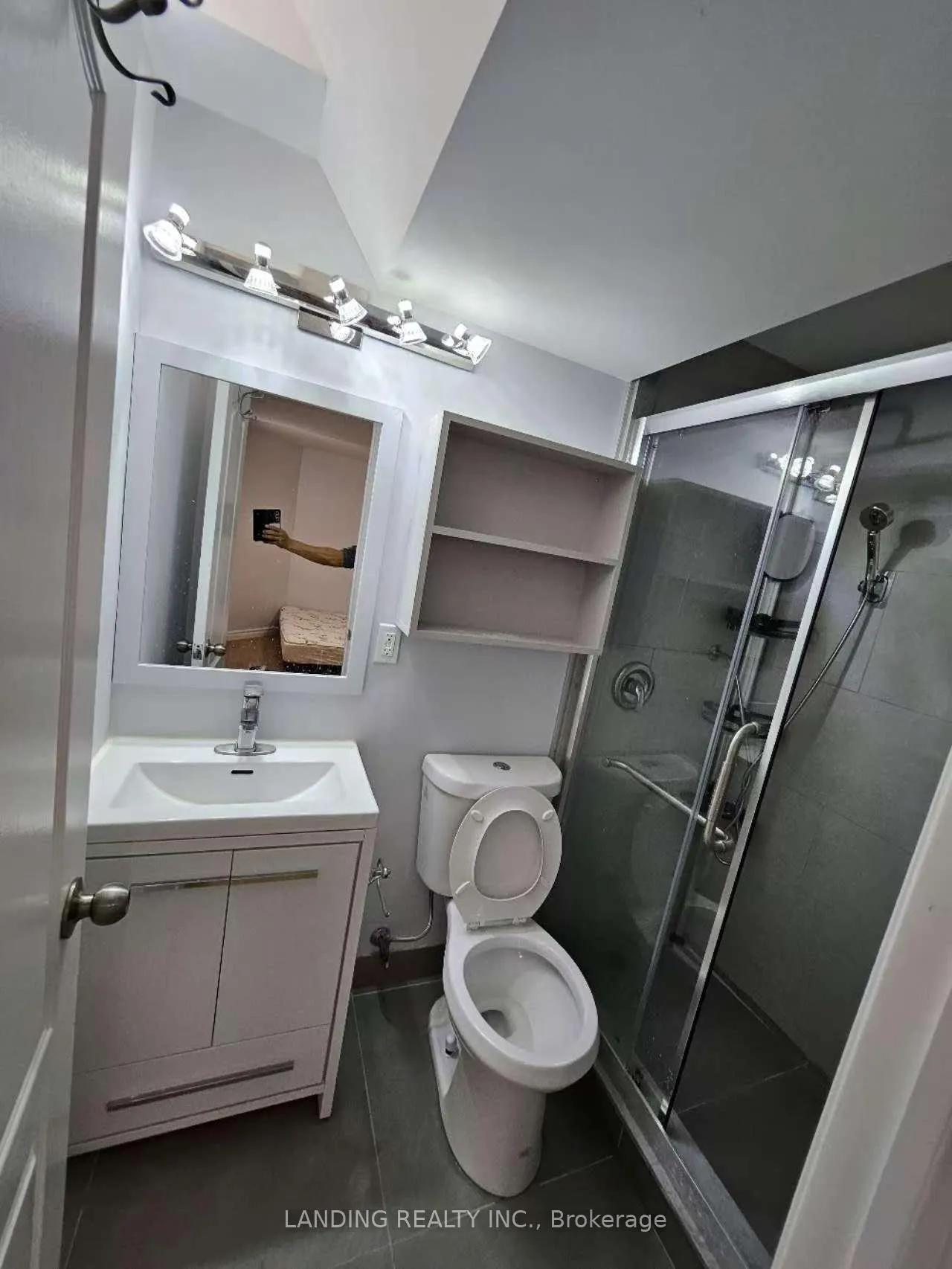 Photo 3 of 11 Quantum Street, Markham, Middlefield — HOMEH