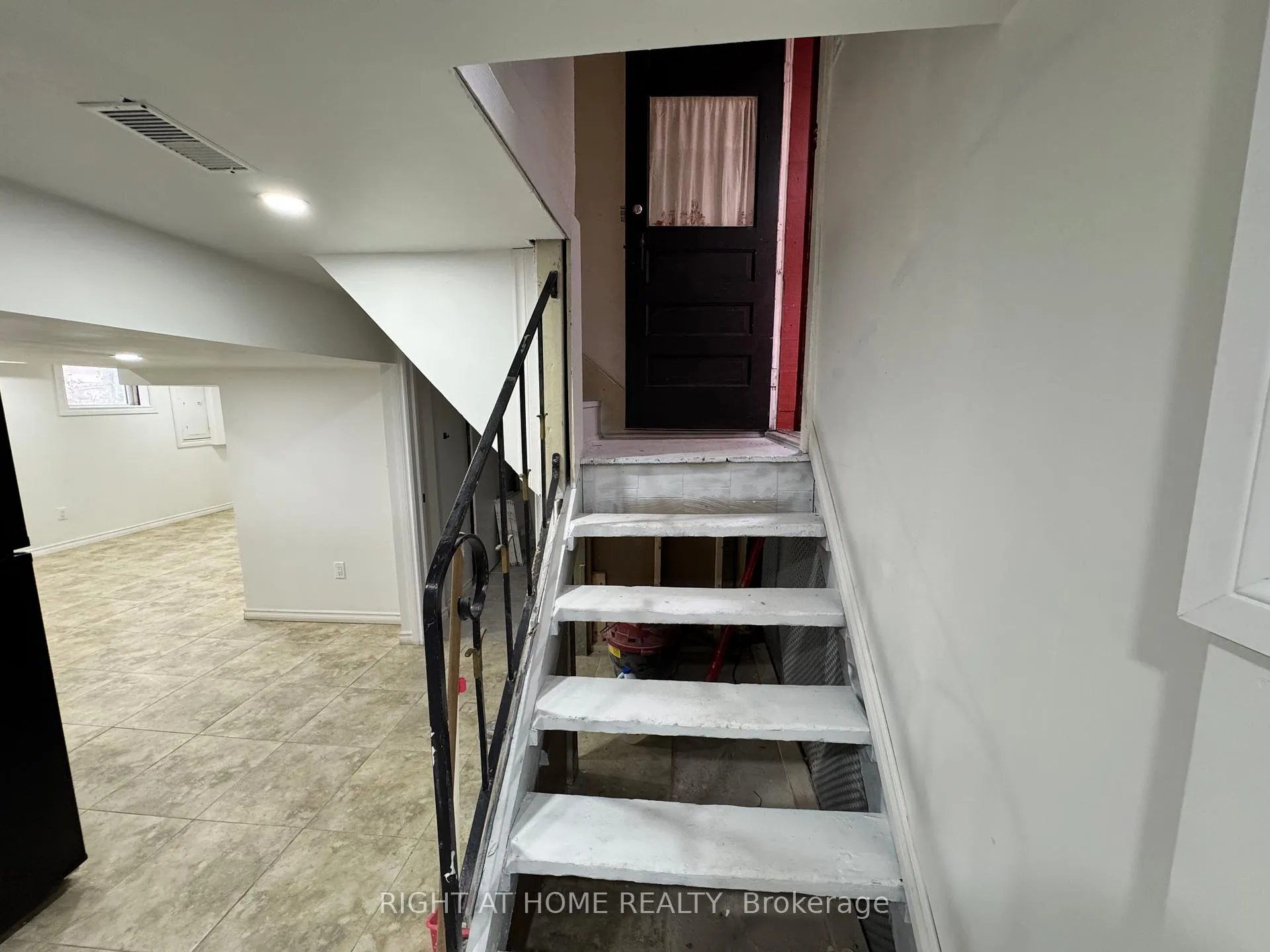 Front of Unit Bsmnt, 1395 Dougall Avenue