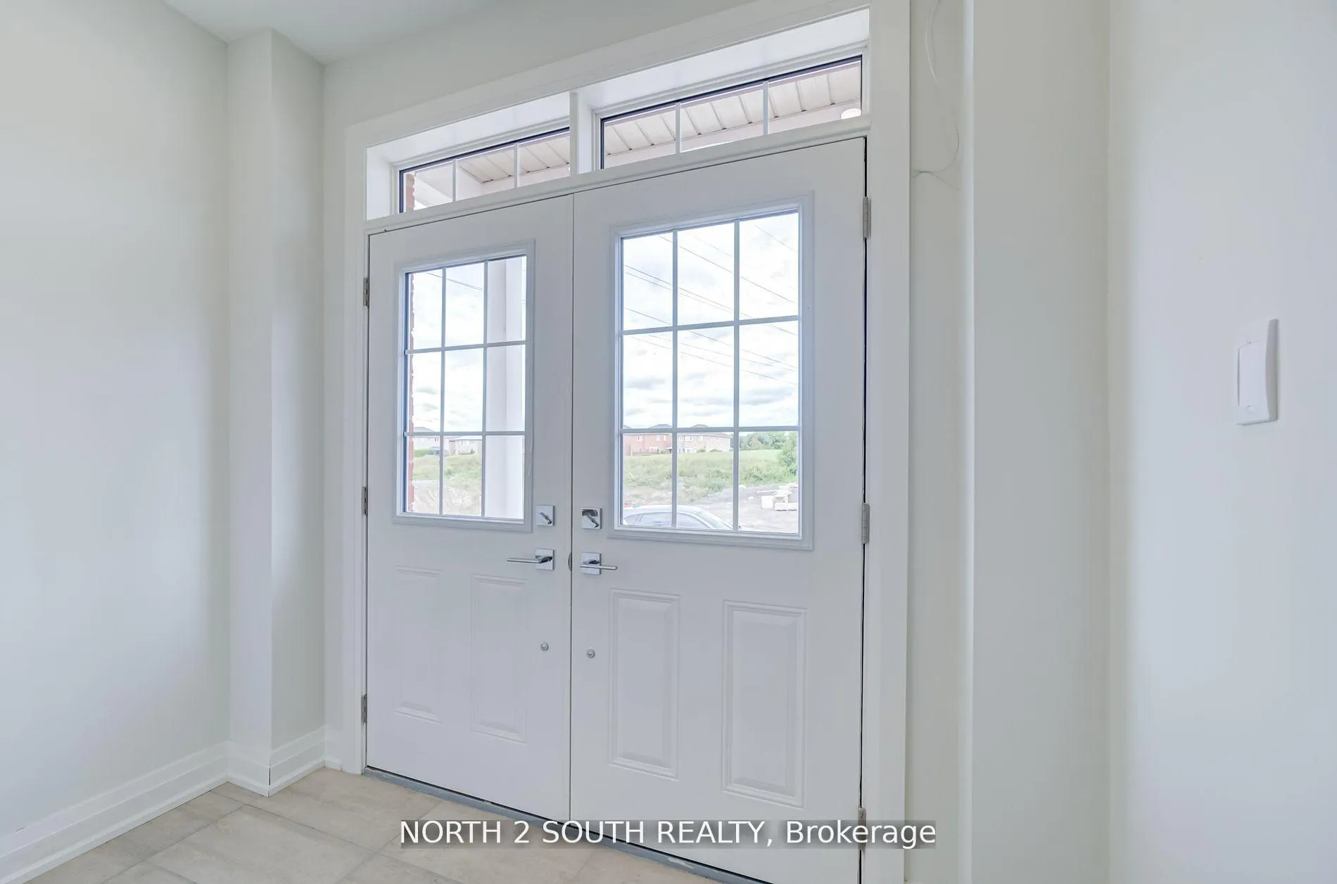 Photo 3 of 43 Virro Court, Vaughan, West Woodbridge — HOMEH