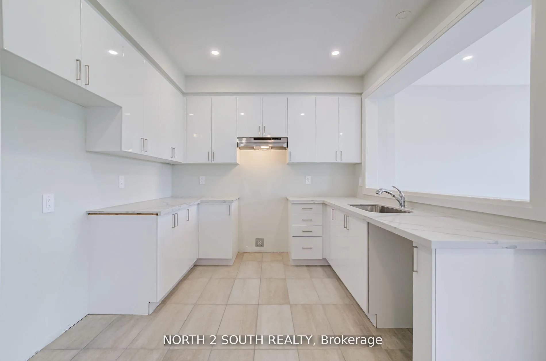 Photo 10 of 43 Virro Court, Vaughan, West Woodbridge — HOMEH