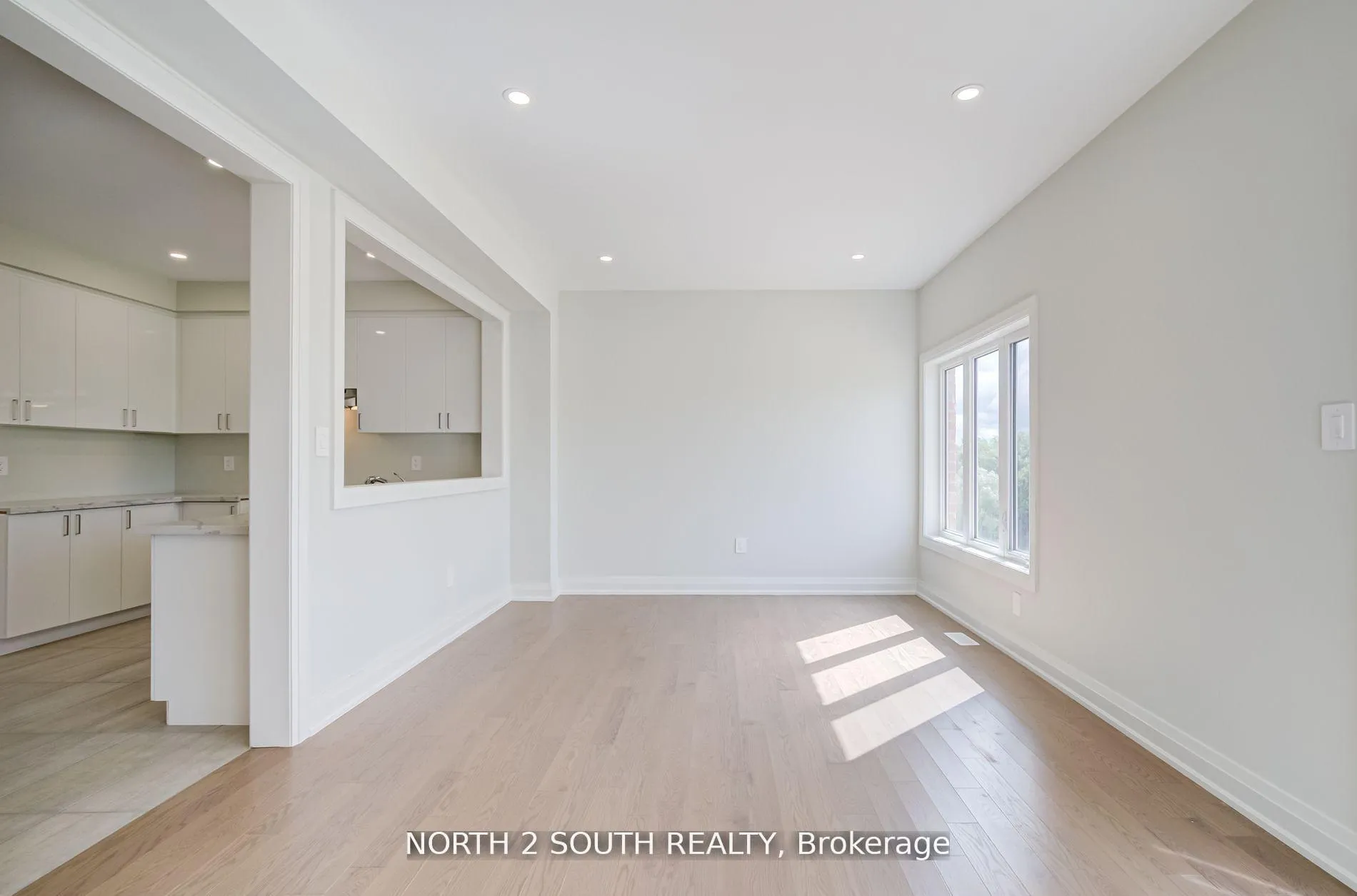 Photo 13 of 43 Virro Court, Vaughan, West Woodbridge — HOMEH