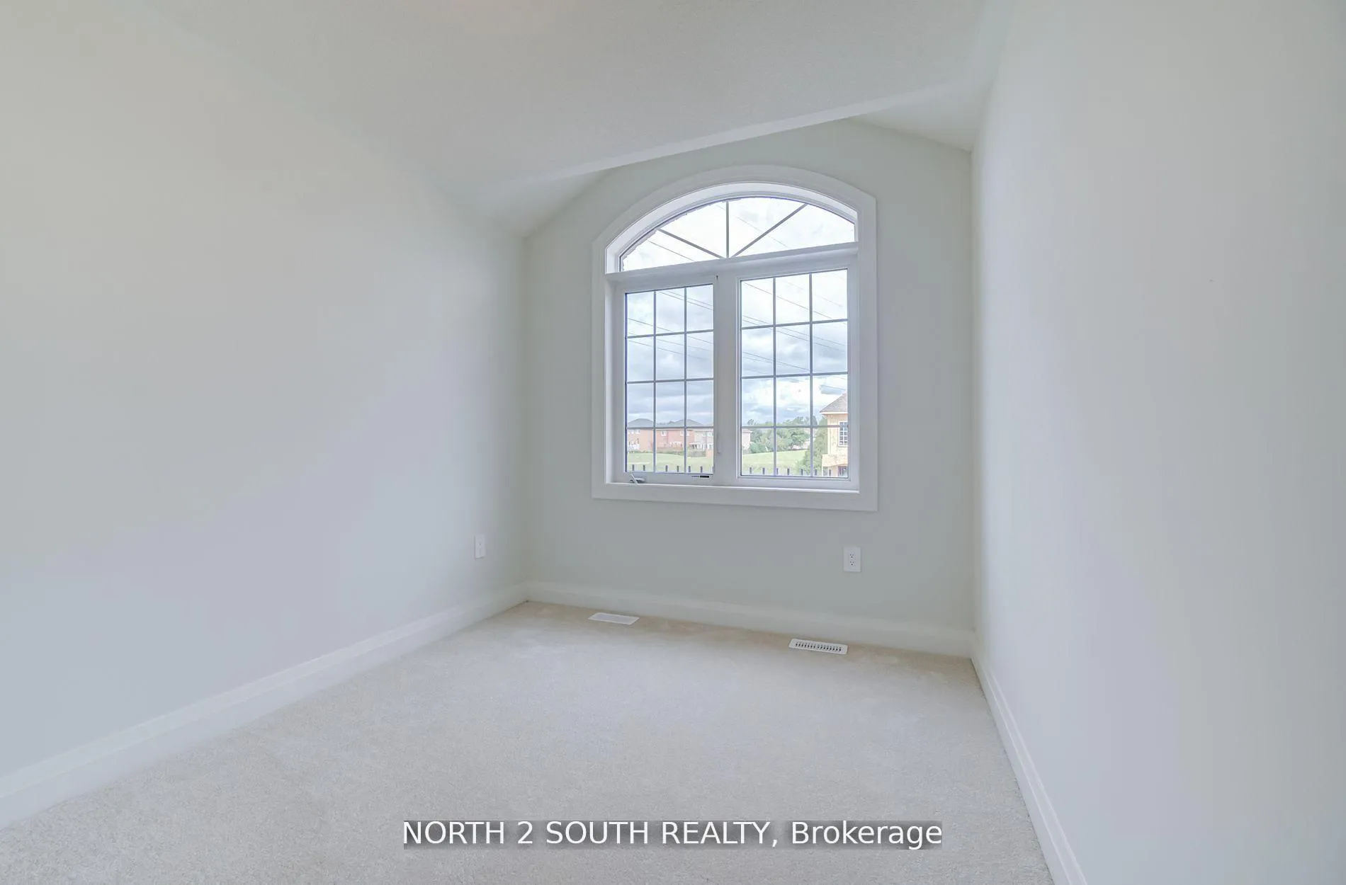 Photo 19 of 43 Virro Court, Vaughan, West Woodbridge — HOMEH