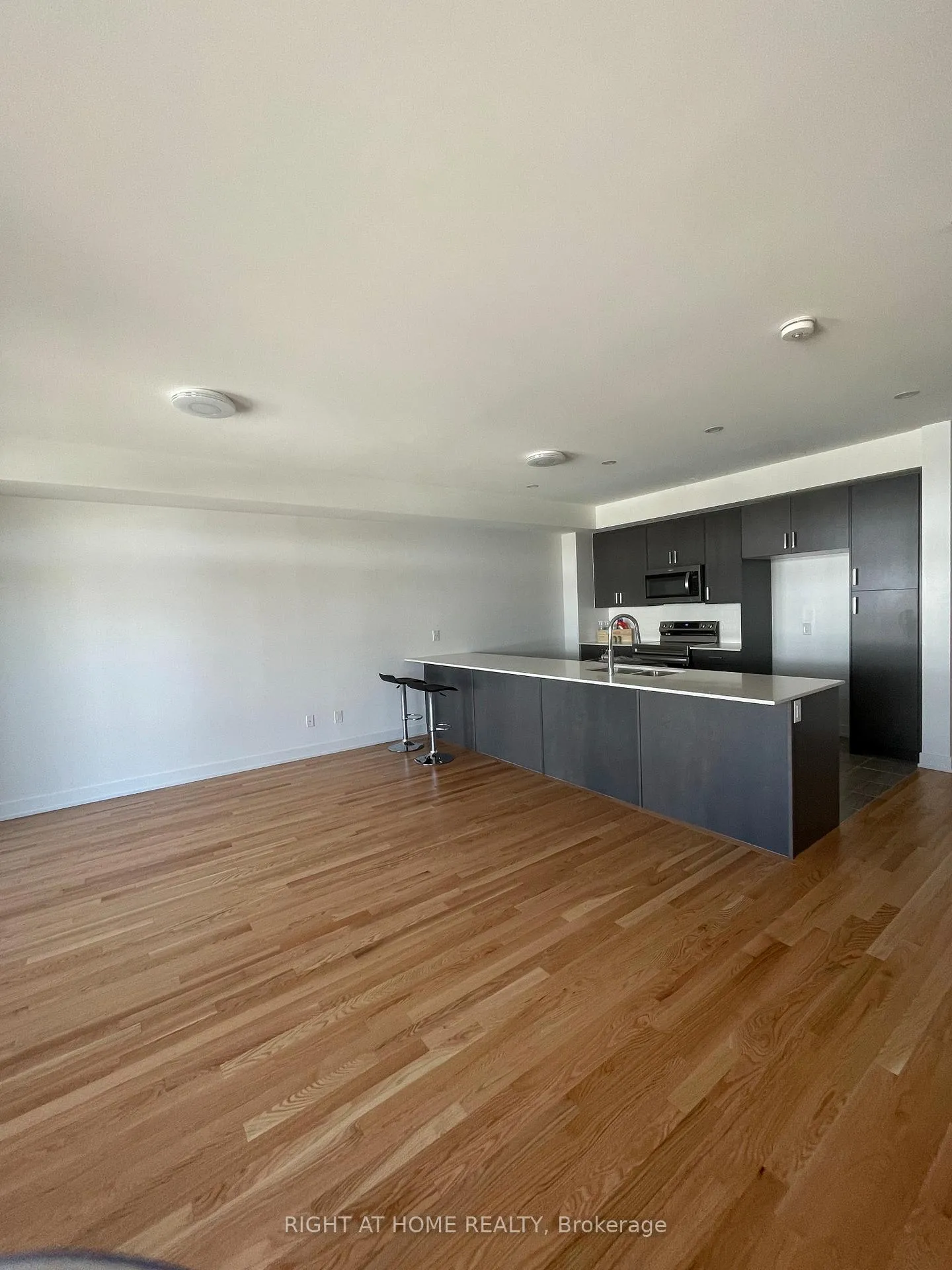 Photo 5 of 54 Arinto Place, Ottawa, Kanata - Emerald Meadows/Trailwest — HOMEH