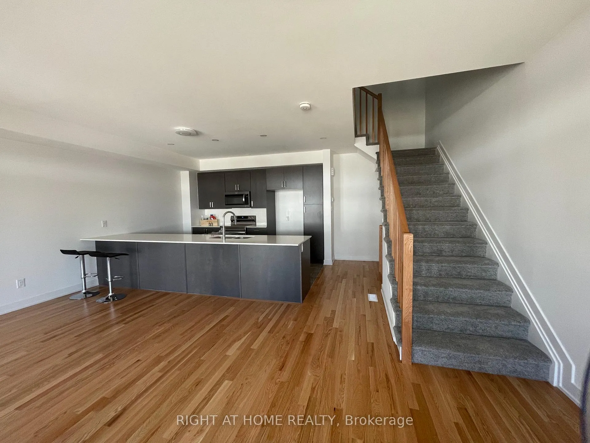 Photo 6 of 54 Arinto Place, Ottawa, Kanata - Emerald Meadows/Trailwest — HOMEH