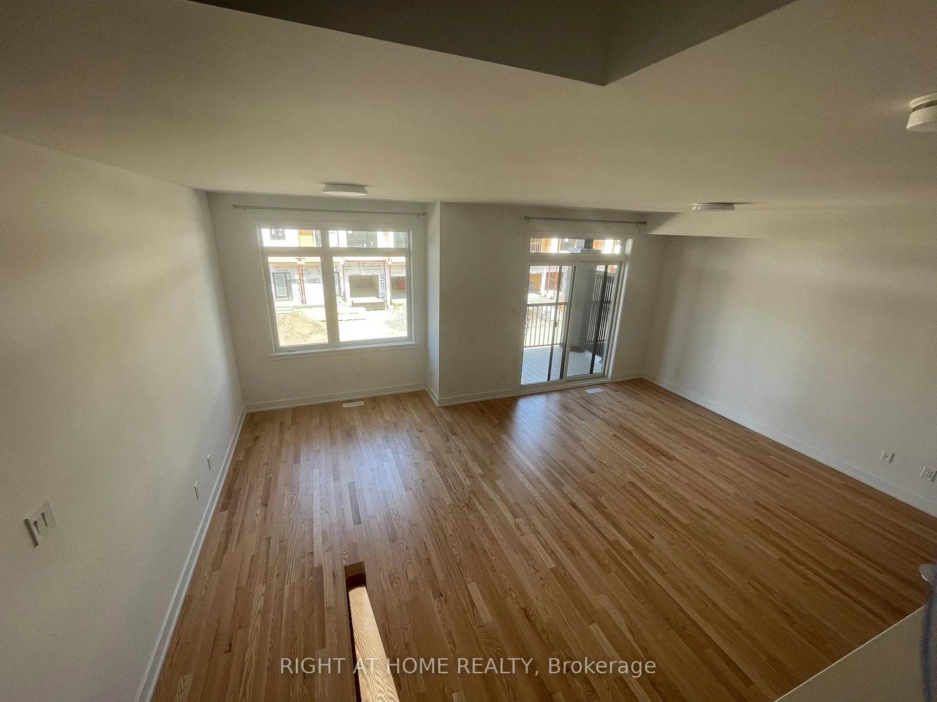 Photo 7 of 54 Arinto Place, Ottawa, Kanata - Emerald Meadows/Trailwest — HOMEH
