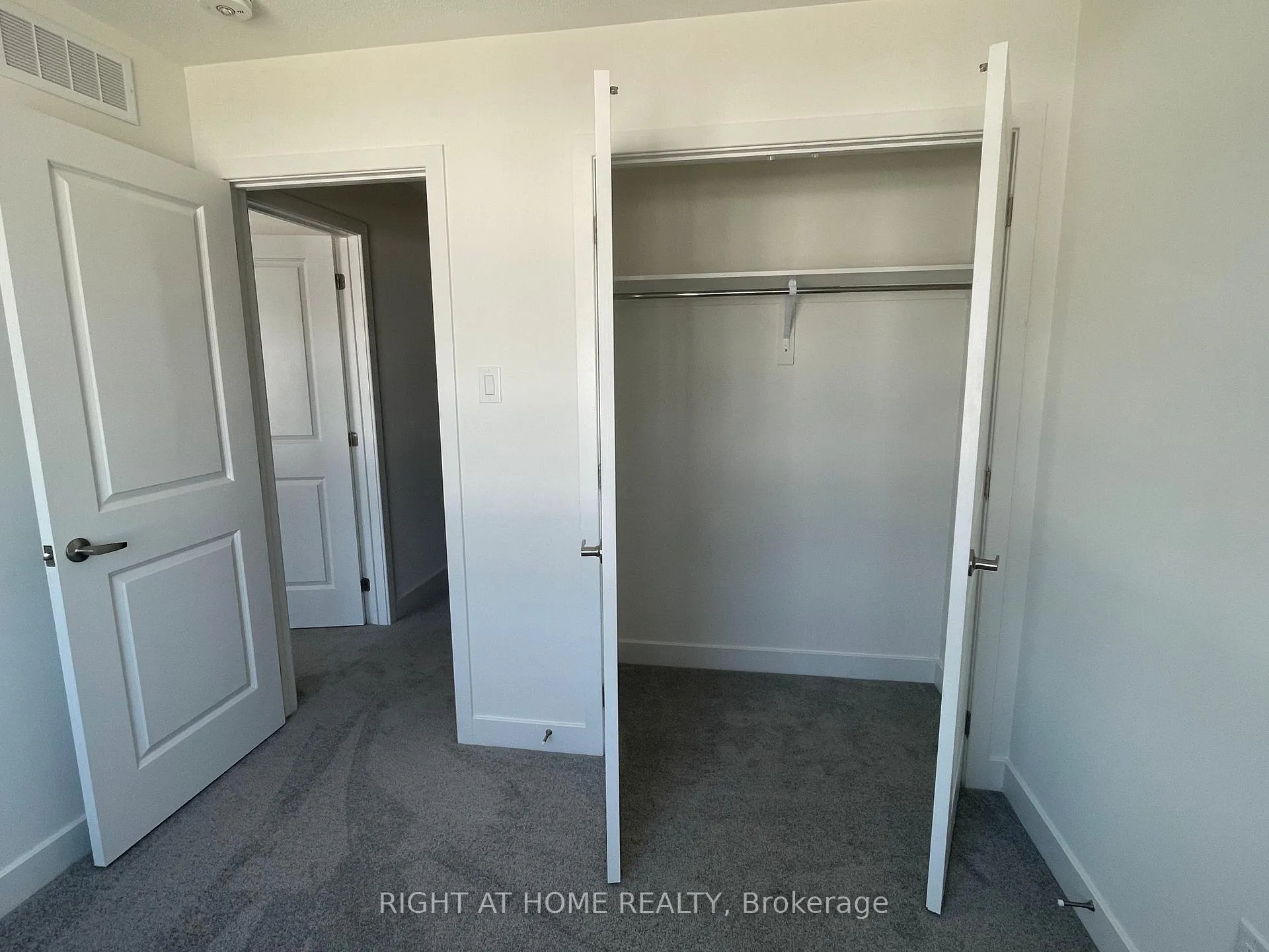 Photo 8 of 54 Arinto Place, Ottawa, Kanata - Emerald Meadows/Trailwest — HOMEH