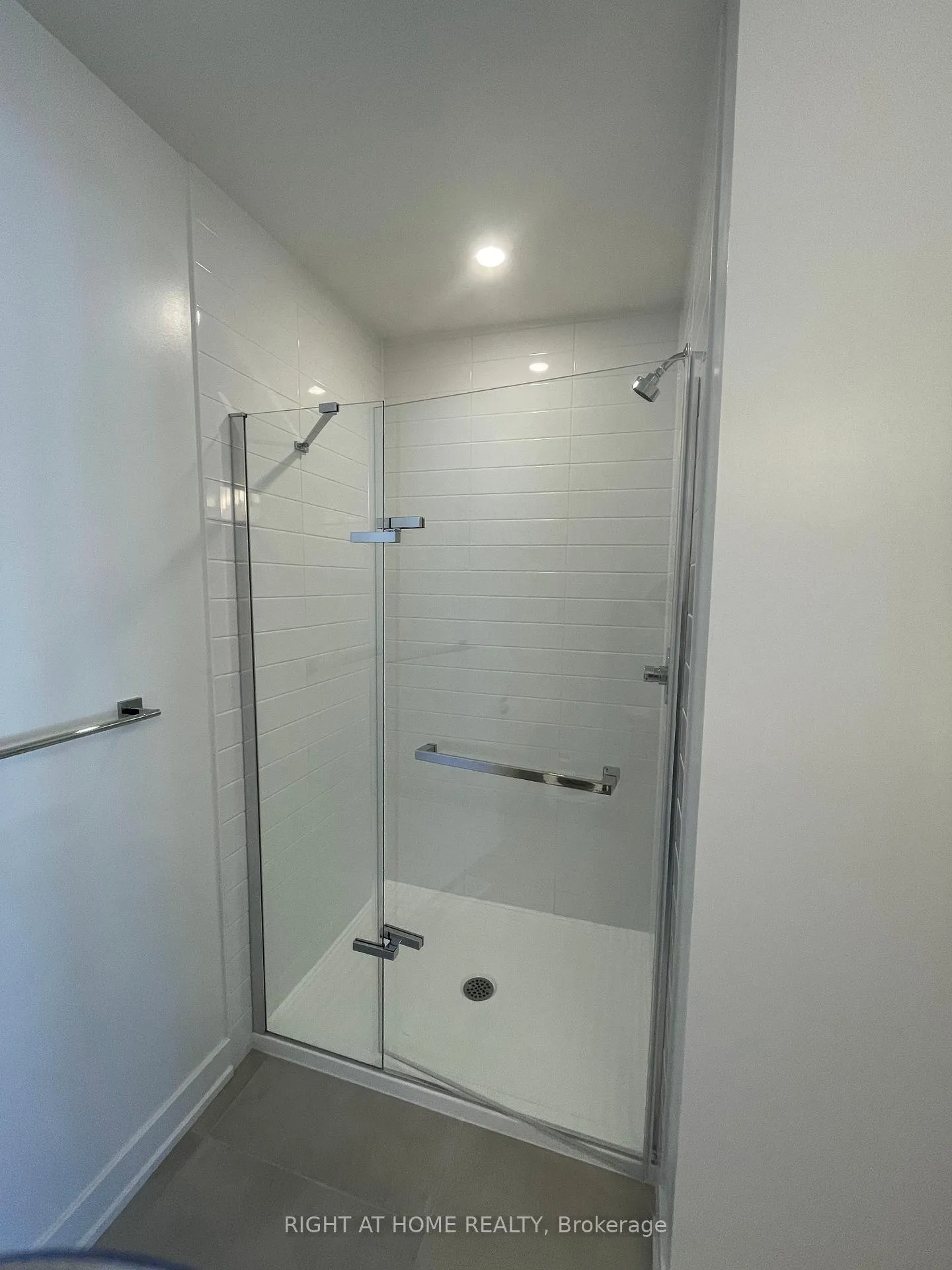 Photo 11 of 54 Arinto Place, Ottawa, Kanata - Emerald Meadows/Trailwest — HOMEH