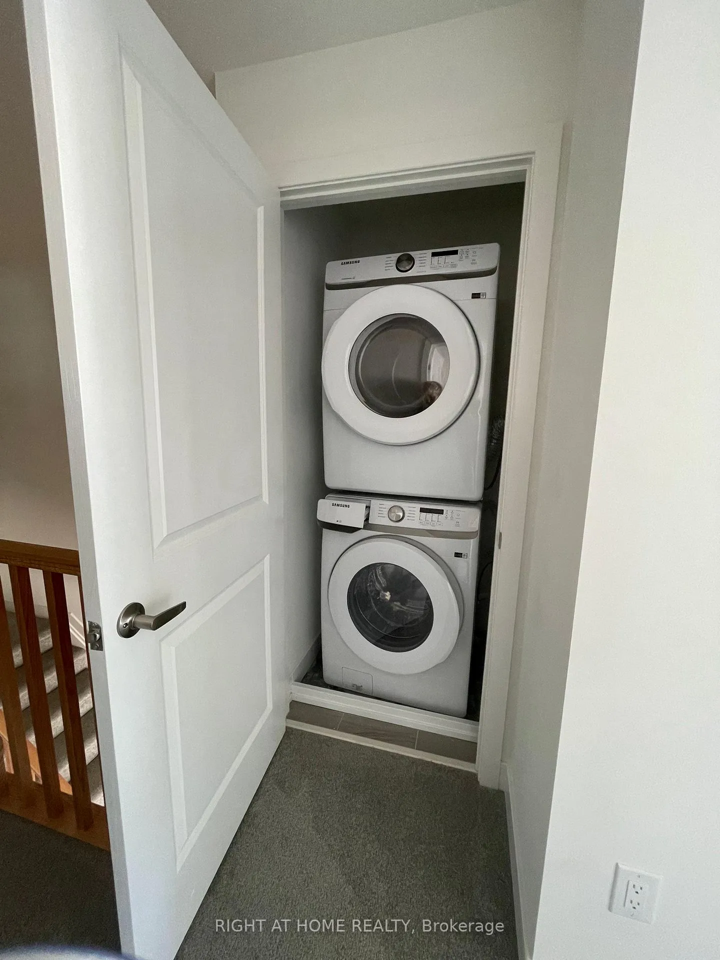 Photo 12 of 54 Arinto Place, Ottawa, Kanata - Emerald Meadows/Trailwest — HOMEH
