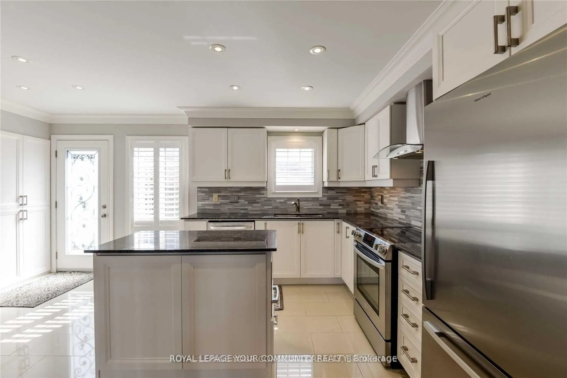 Photo 10 of 21 Elderbrook Crescent, Vaughan, Patterson — HOMEH
