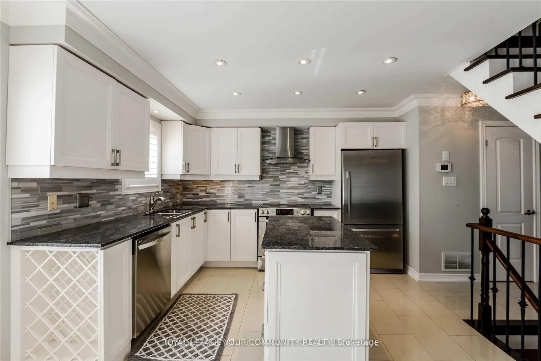 Photo 11 of 21 Elderbrook Crescent, Vaughan, Patterson — HOMEH