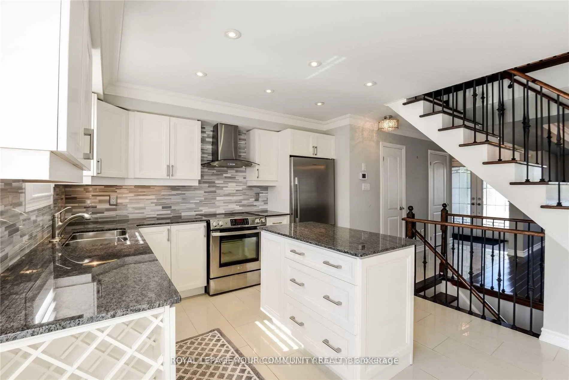Photo 12 of 21 Elderbrook Crescent, Vaughan, Patterson — HOMEH