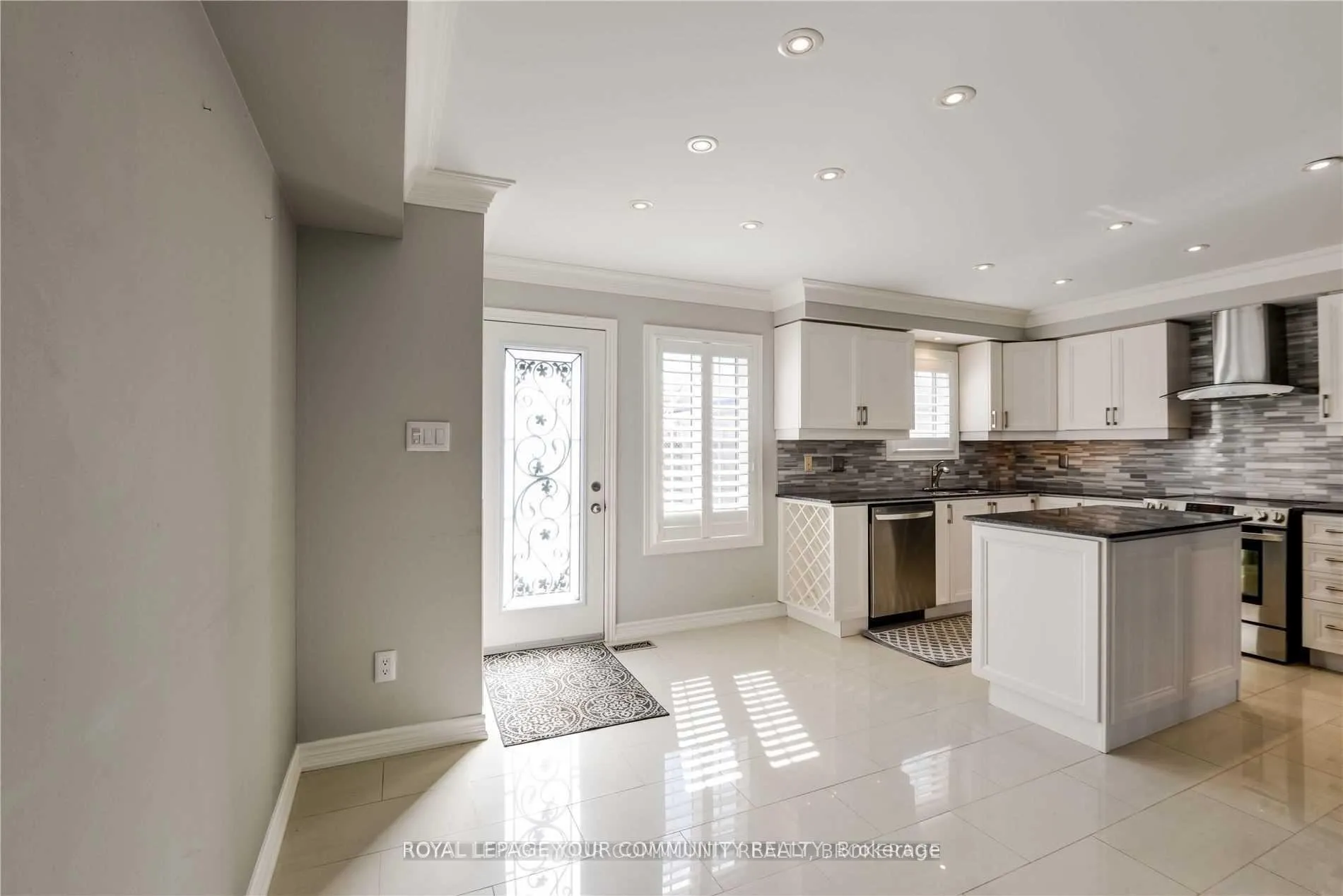 Photo 14 of 21 Elderbrook Crescent, Vaughan, Patterson — HOMEH