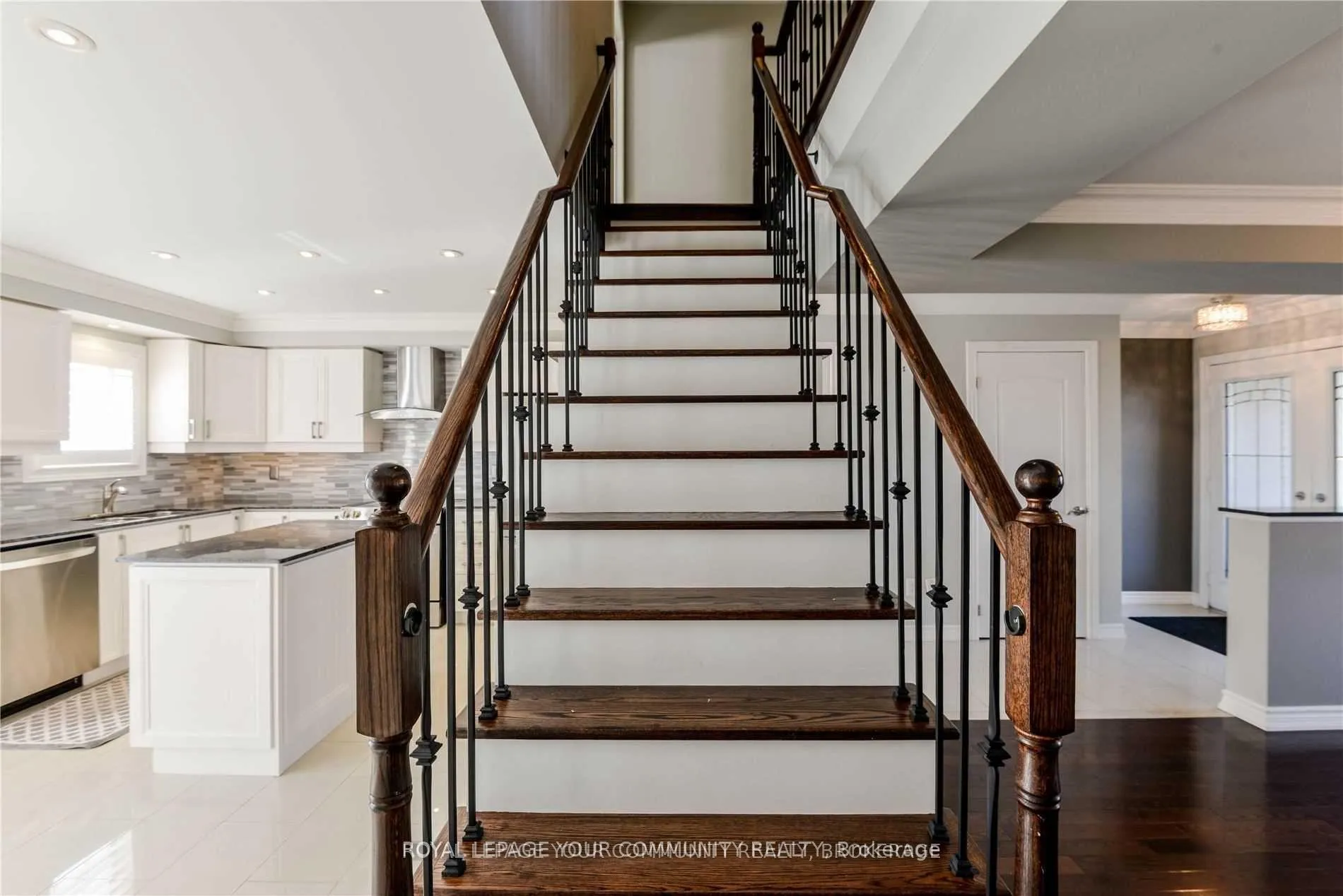 Photo 15 of 21 Elderbrook Crescent, Vaughan, Patterson — HOMEH