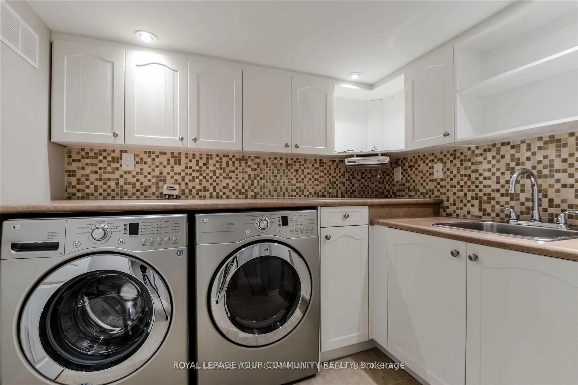 Photo 23 of 21 Elderbrook Crescent, Vaughan, Patterson — HOMEH