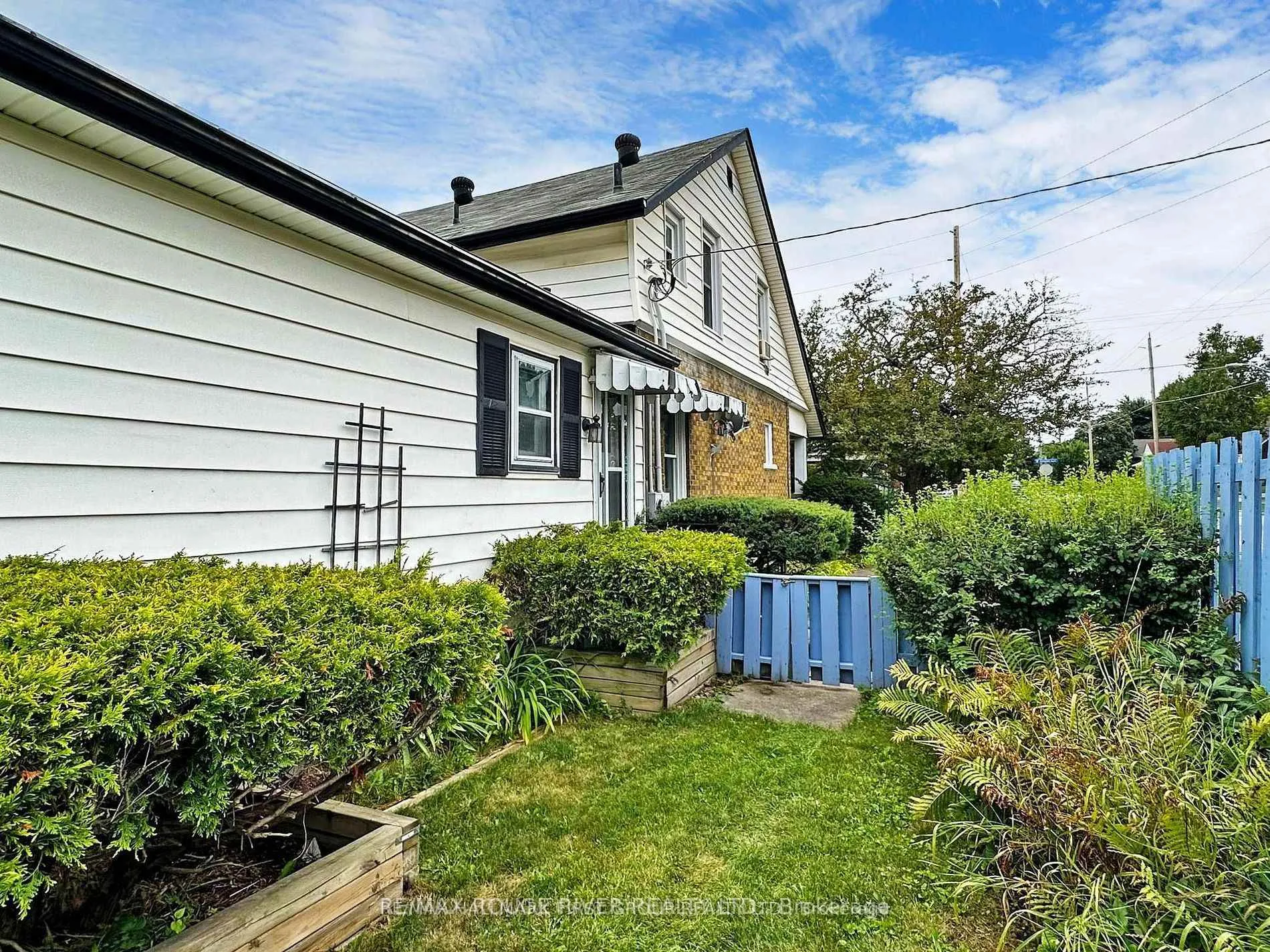 Photo 2 of 330 Adelaide Avenue E, Oshawa, O'Neill — HOMEH