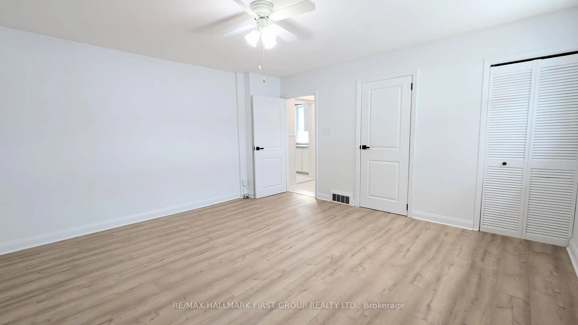 Photo 4 of 330 Adelaide Avenue E, Oshawa, O'Neill — HOMEH