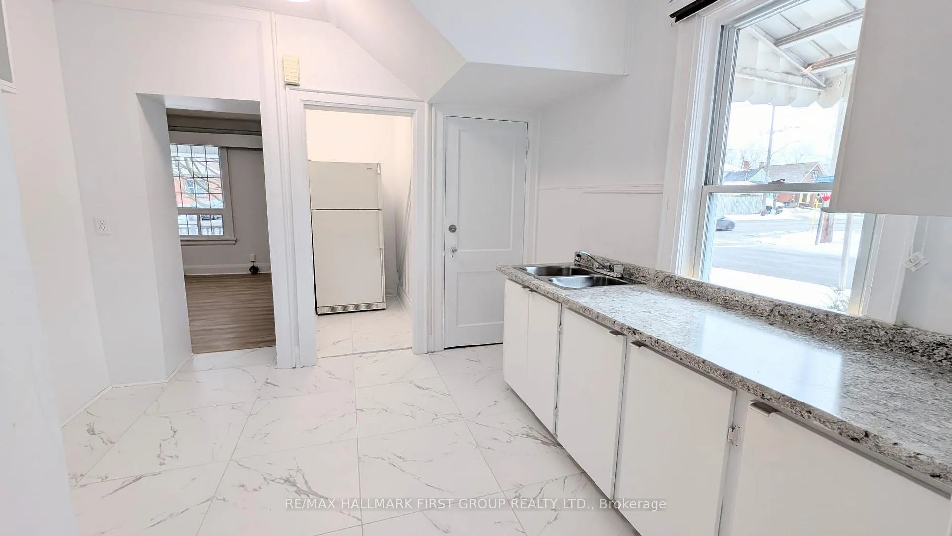 Photo 10 of 330 Adelaide Avenue E, Oshawa, O'Neill — HOMEH