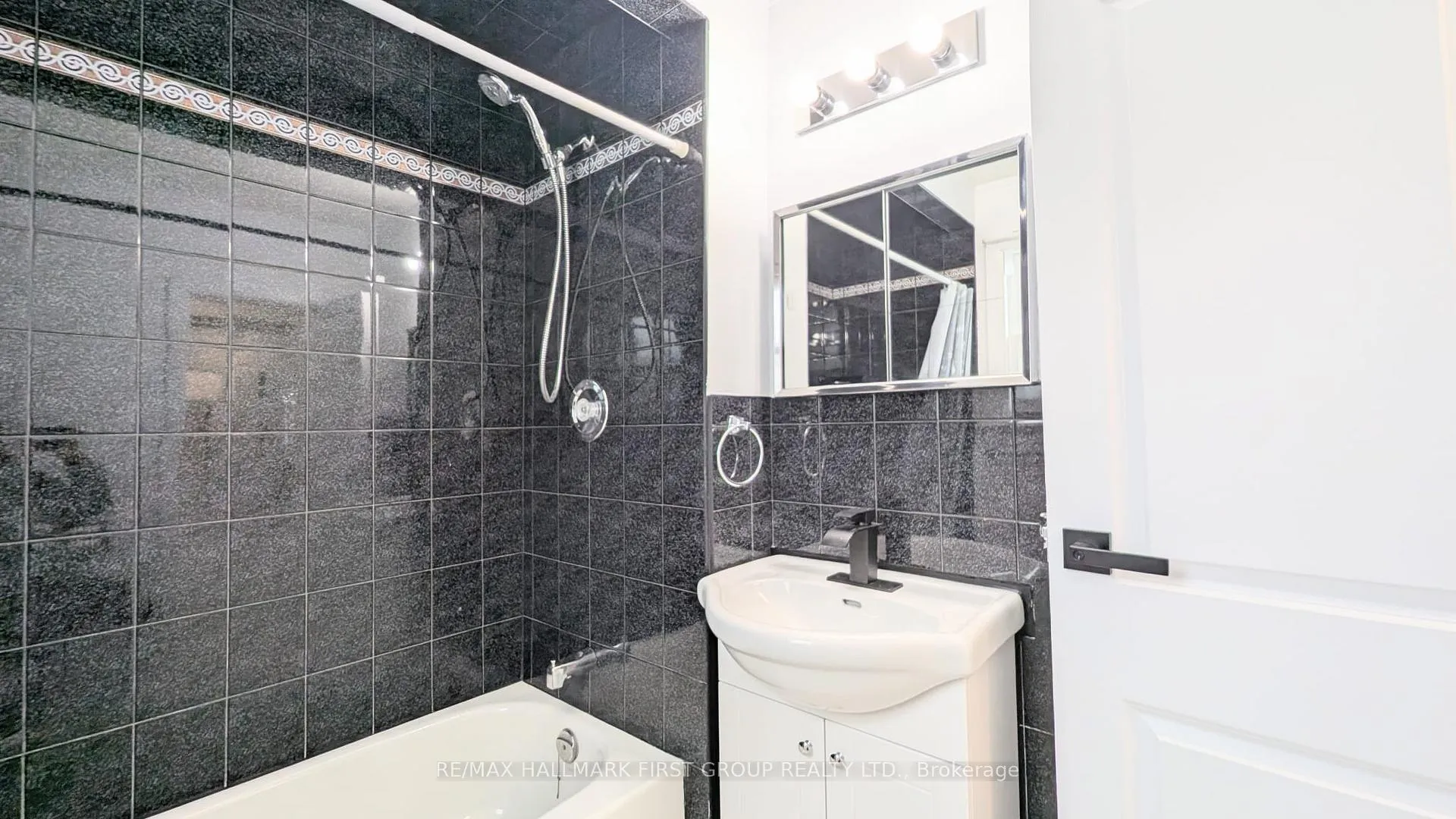 Photo 16 of 330 Adelaide Avenue E, Oshawa, O'Neill — HOMEH