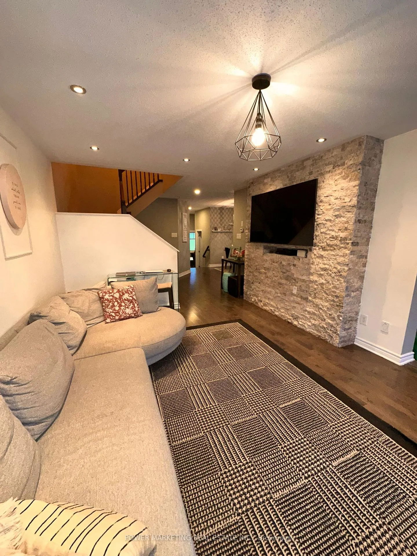 Photo 4 of 124 Nacarat Street, Ottawa, Avalon West — HOMEH