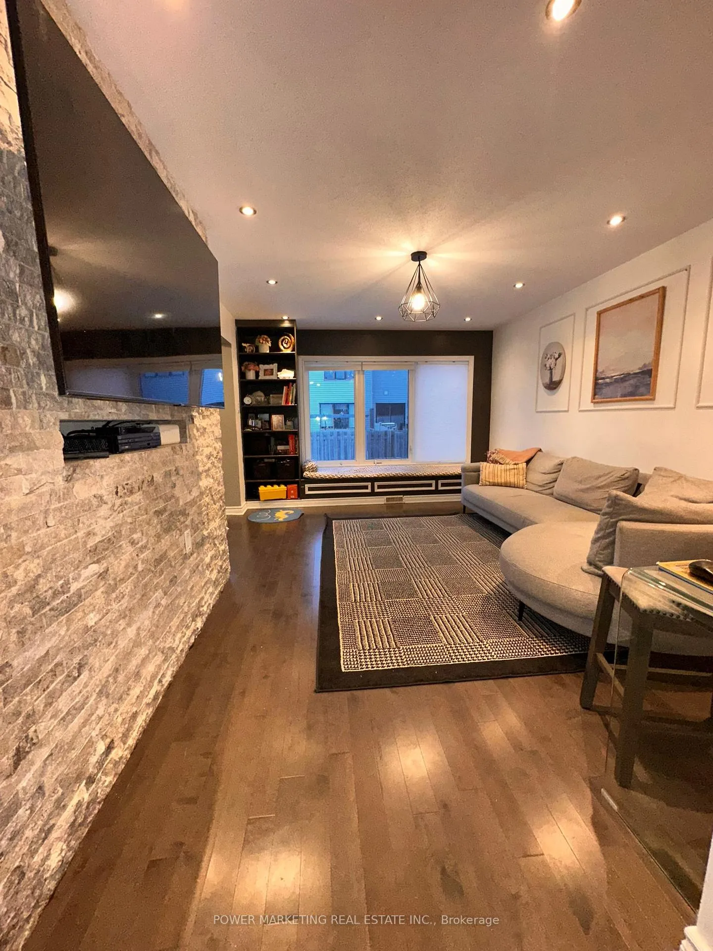 Photo 5 of 124 Nacarat Street, Ottawa, Avalon West — HOMEH