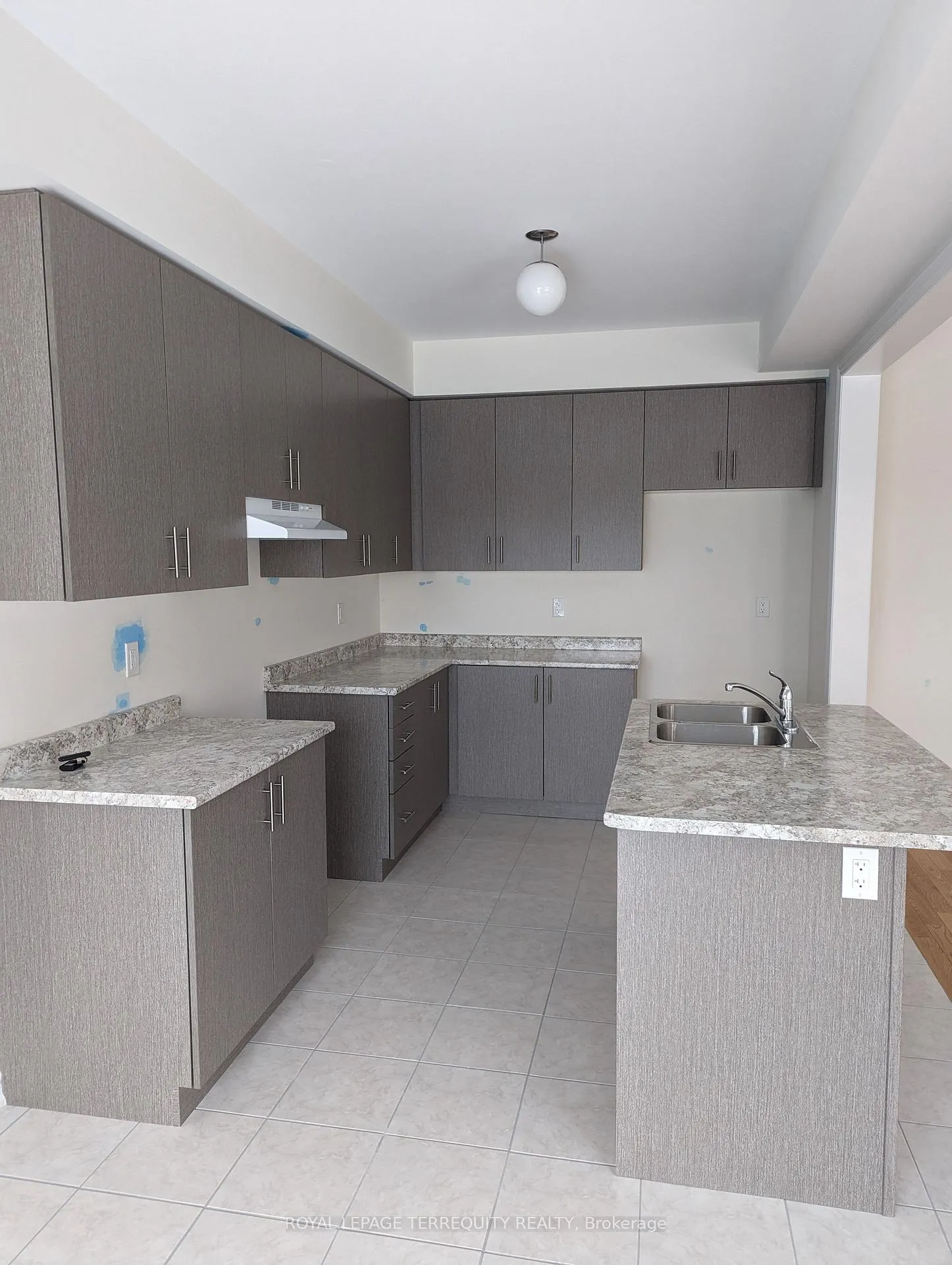 Photo 5 of 2523 Athena Path, Pickering, Rural Pickering — HOMEH