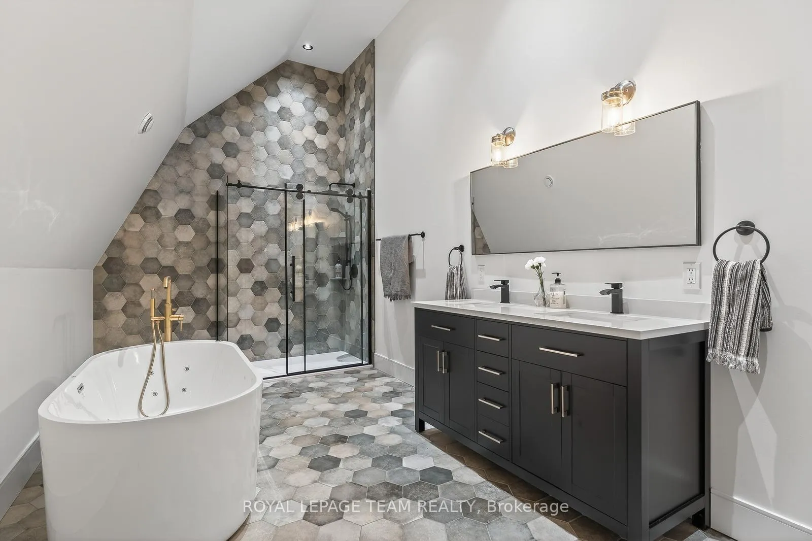 Photo 35 of 877 Huntmar Drive, Ottawa, Kanata - Kanata Lakes/Heritage Hills — HOMEH