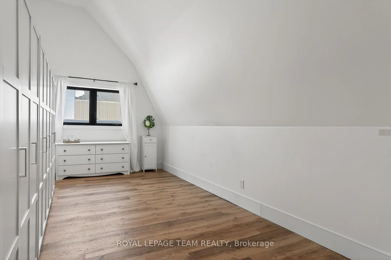 Photo 36 of 877 Huntmar Drive, Ottawa, Kanata - Kanata Lakes/Heritage Hills — HOMEH