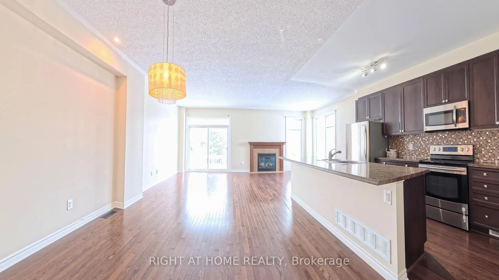 Photo 4 of 126 Flat Sedge Crescent E, Ottawa, Blossom Park/Kemp Park/Findlay Creek — HOMEH