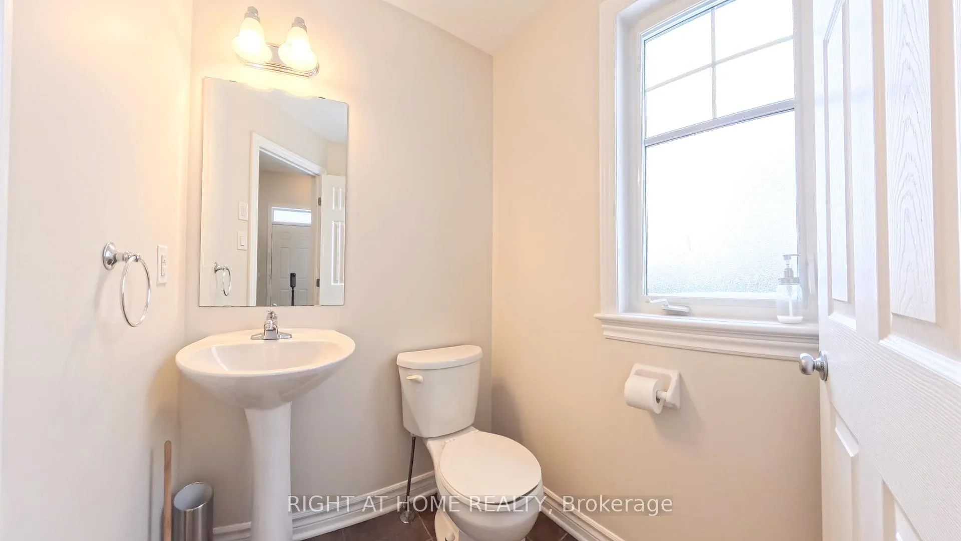 Photo 6 of 126 Flat Sedge Crescent E, Ottawa, Blossom Park/Kemp Park/Findlay Creek — HOMEH