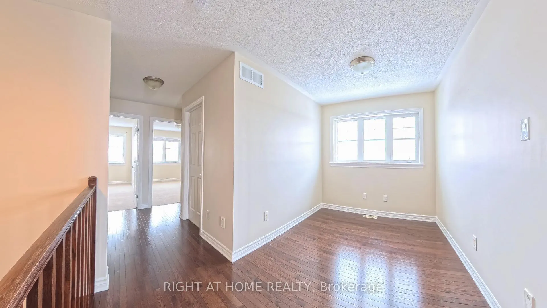 Photo 8 of 126 Flat Sedge Crescent E, Ottawa, Blossom Park/Kemp Park/Findlay Creek — HOMEH
