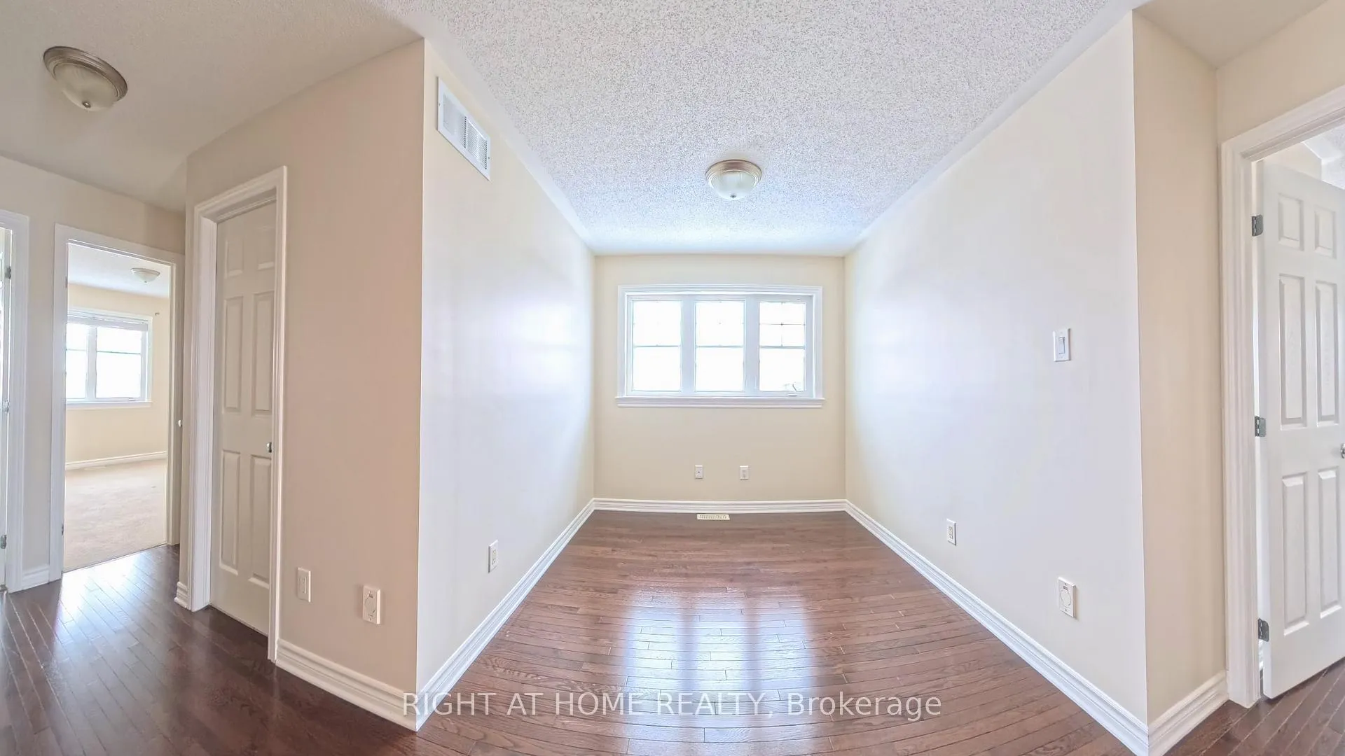 Photo 9 of 126 Flat Sedge Crescent E, Ottawa, Blossom Park/Kemp Park/Findlay Creek — HOMEH