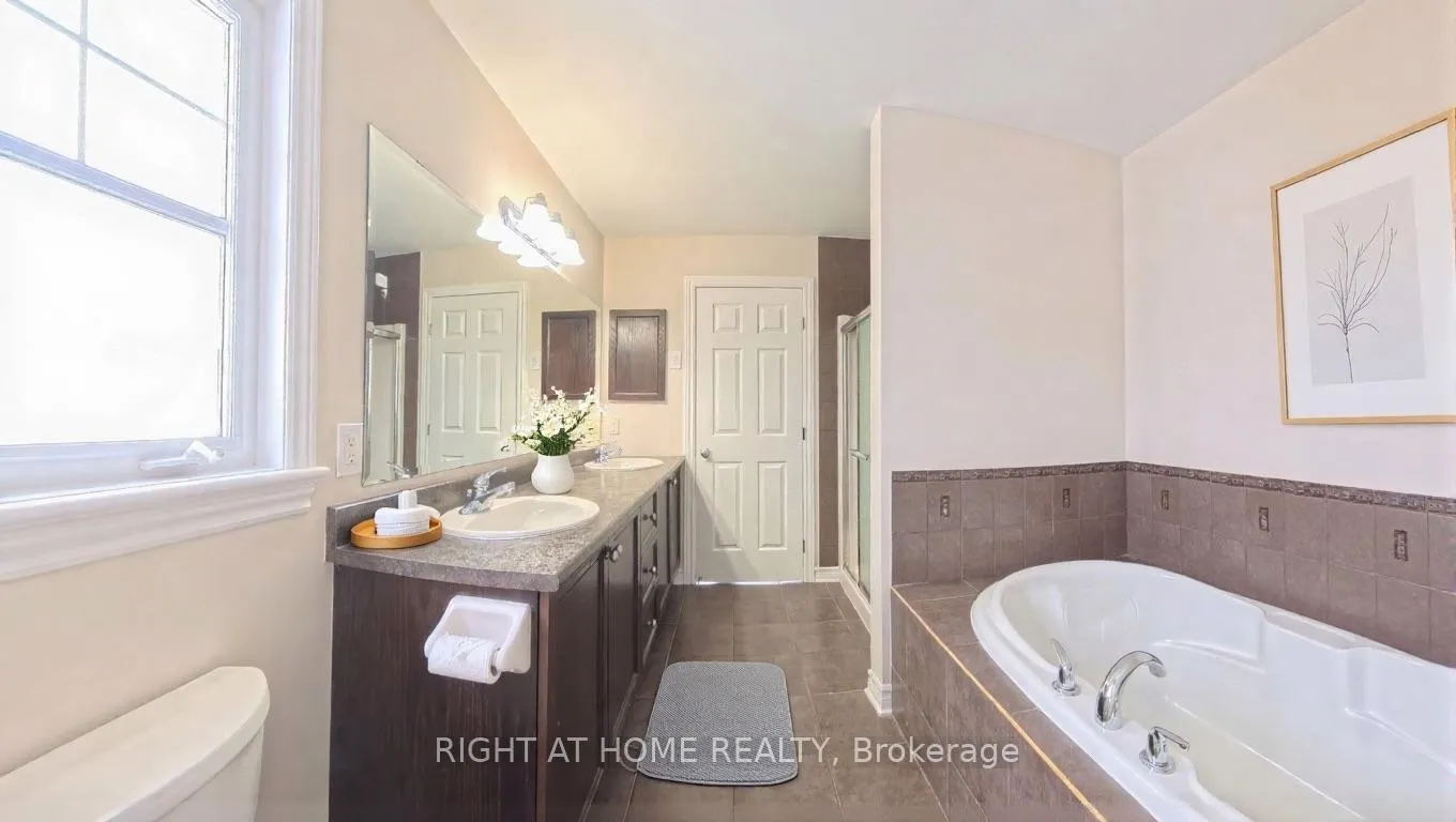 Photo 17 of 126 Flat Sedge Crescent E, Ottawa, Blossom Park/Kemp Park/Findlay Creek — HOMEH