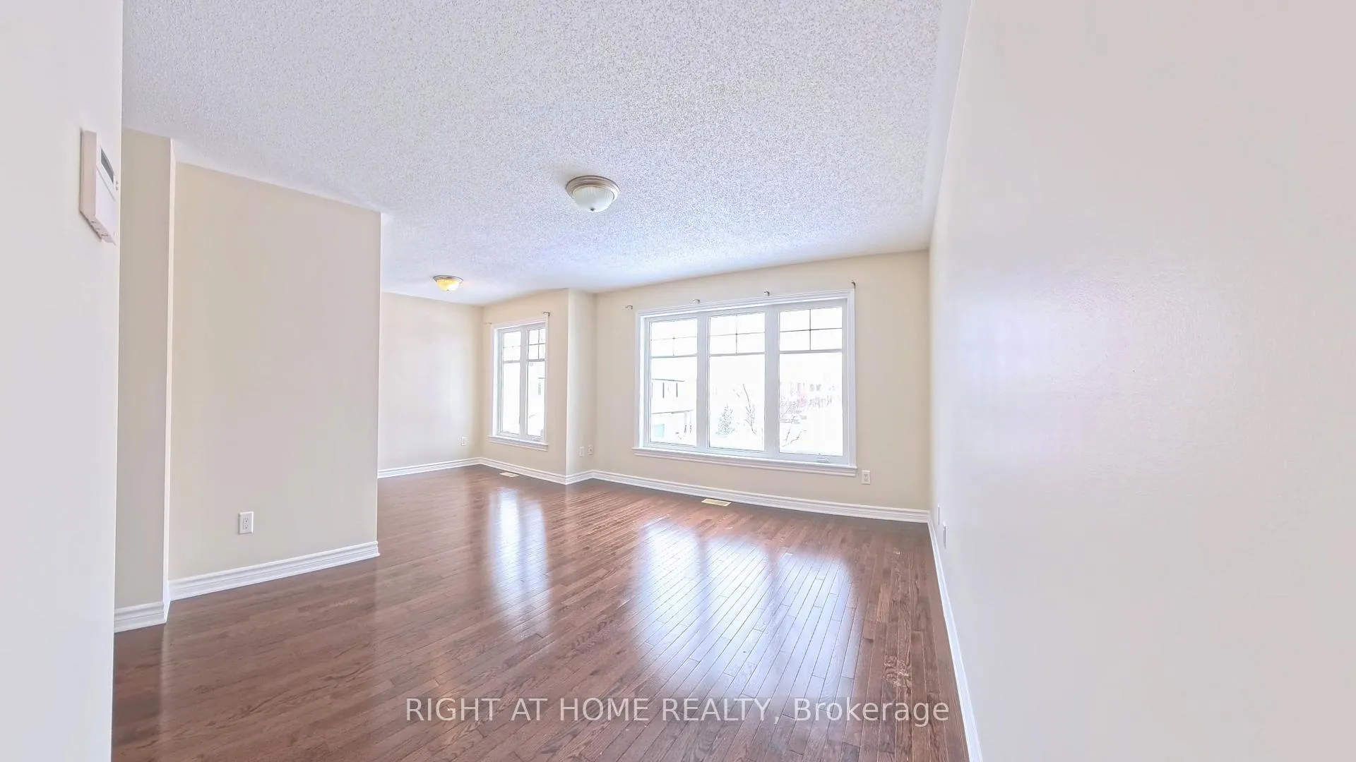 Photo 19 of 126 Flat Sedge Crescent E, Ottawa, Blossom Park/Kemp Park/Findlay Creek — HOMEH