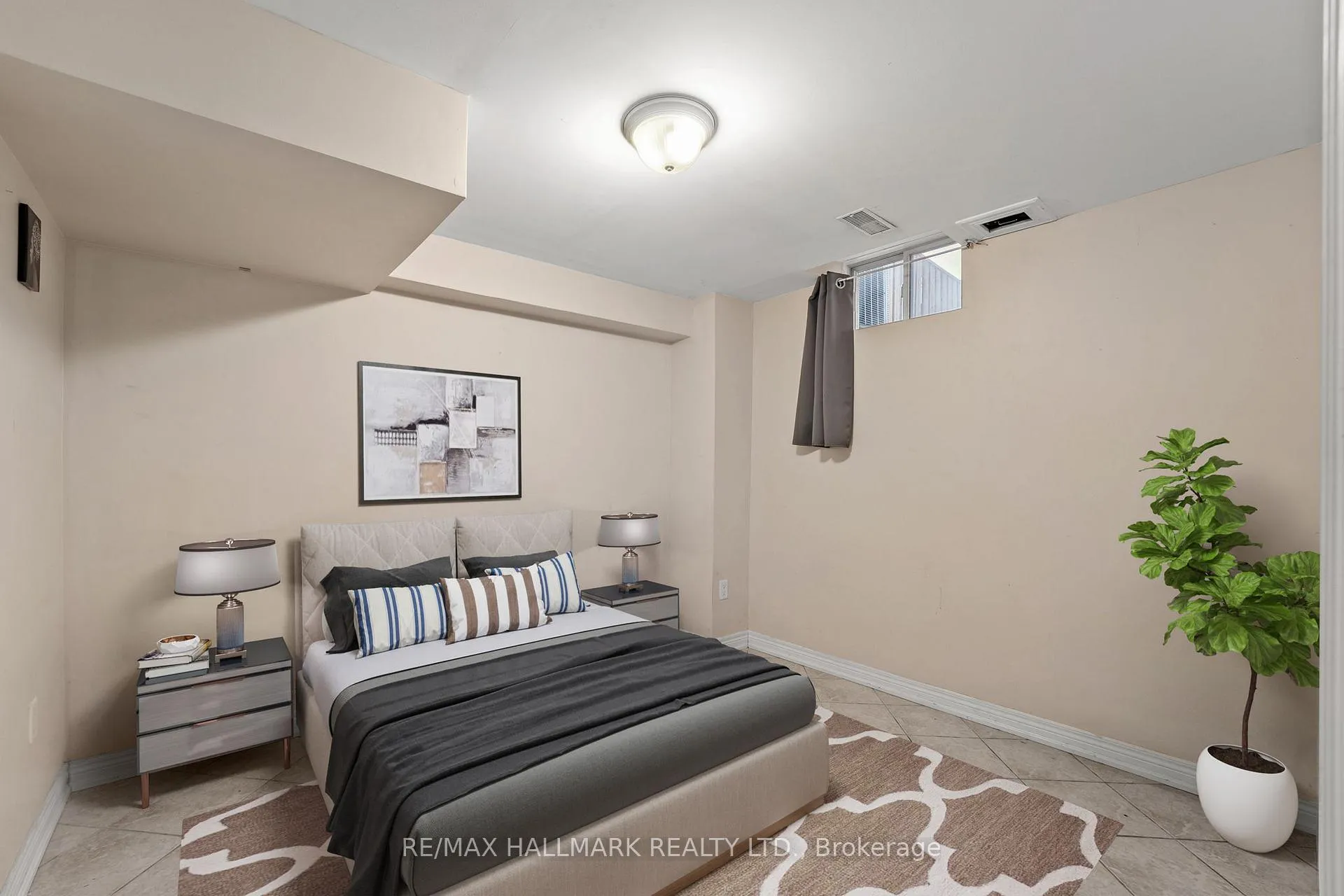 Photo 3 of 112 Arco Circle, Vaughan, Maple — HOMEH