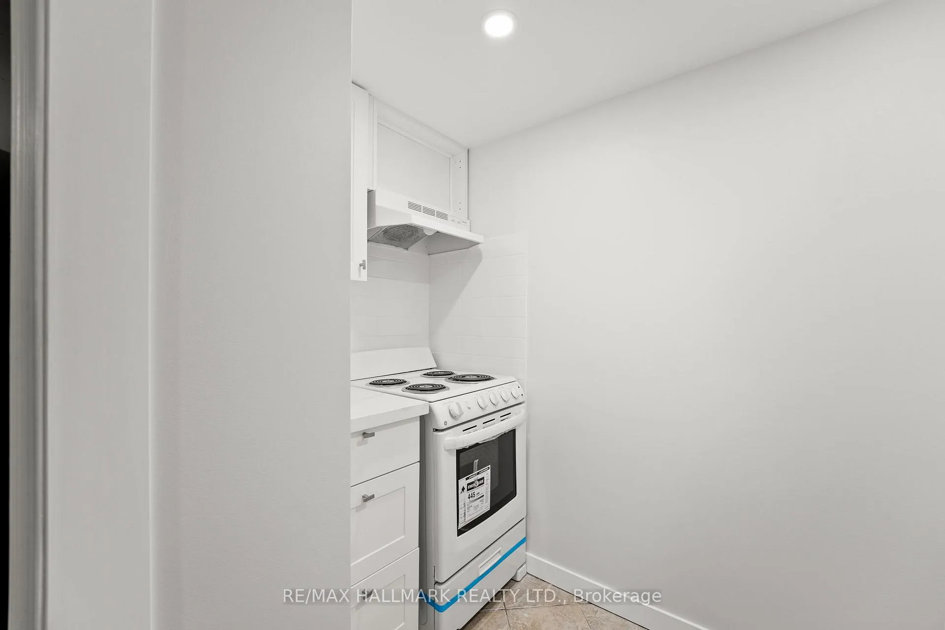 Photo 5 of 112 Arco Circle, Vaughan, Maple — HOMEH