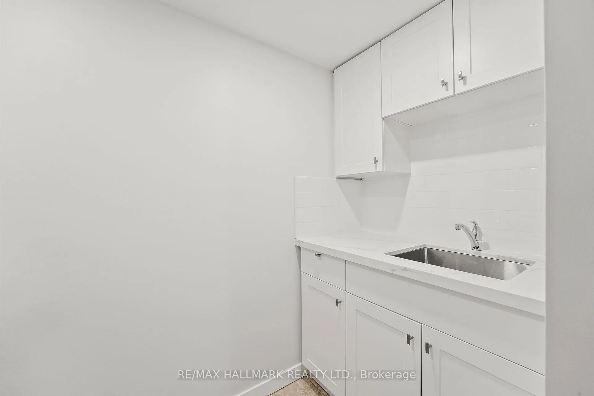Photo 6 of 112 Arco Circle, Vaughan, Maple — HOMEH