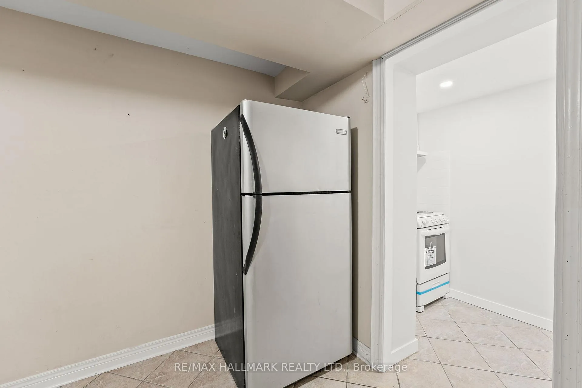 Photo 7 of 112 Arco Circle, Vaughan, Maple — HOMEH