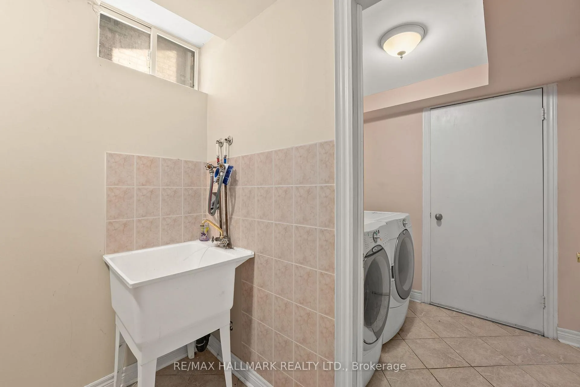 Photo 8 of 112 Arco Circle, Vaughan, Maple — HOMEH