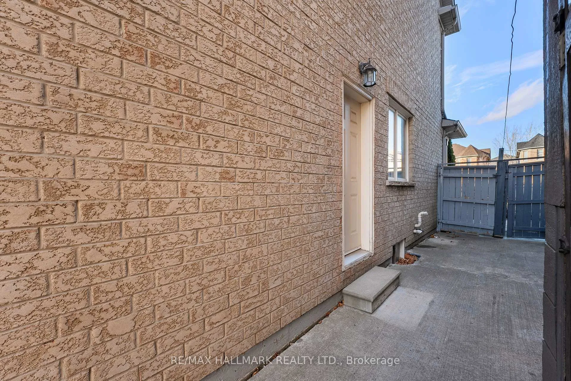 Photo 12 of 112 Arco Circle, Vaughan, Maple — HOMEH