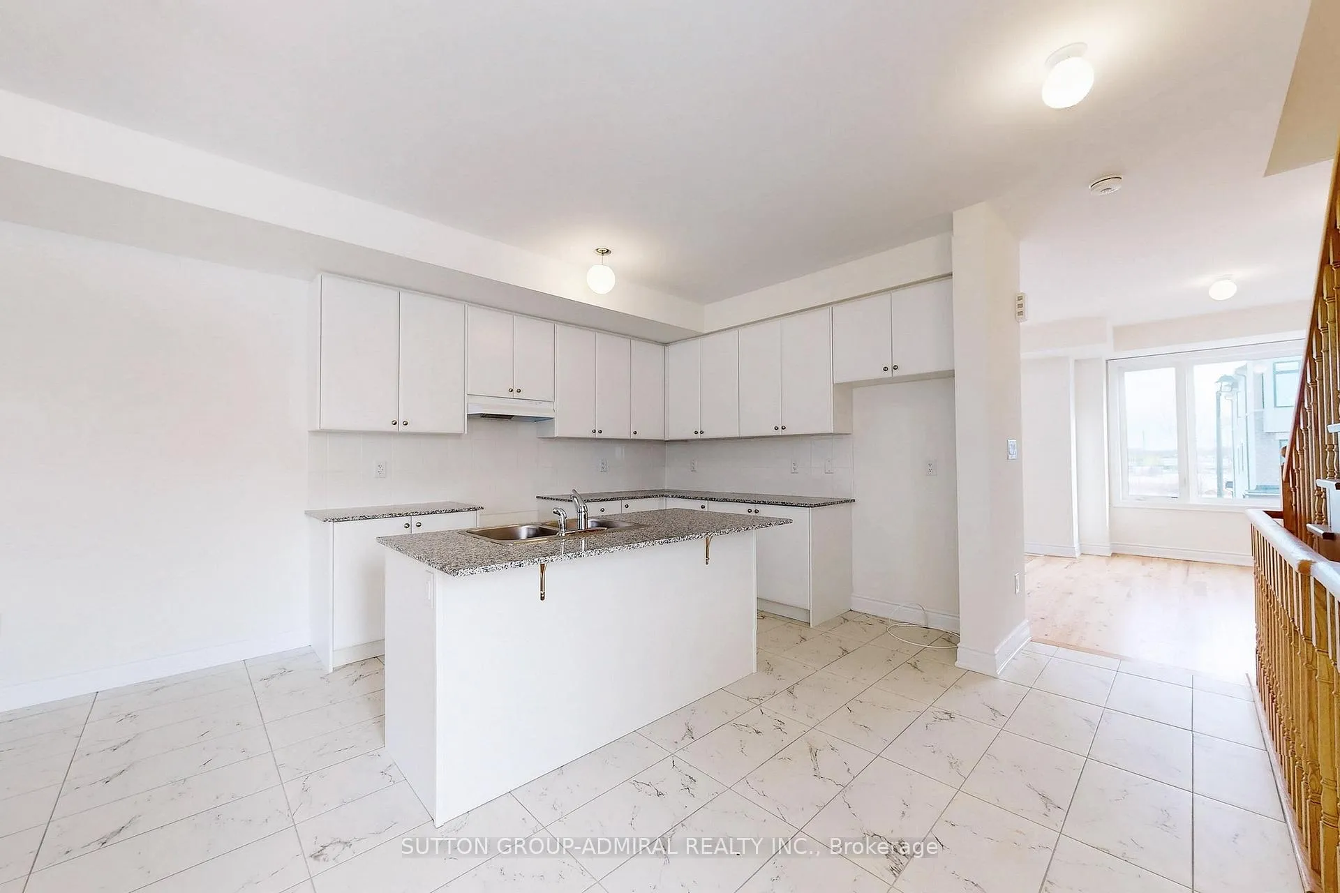 Photo 4 of 28 Tennant Circle, Vaughan, Vellore Village — HOMEH