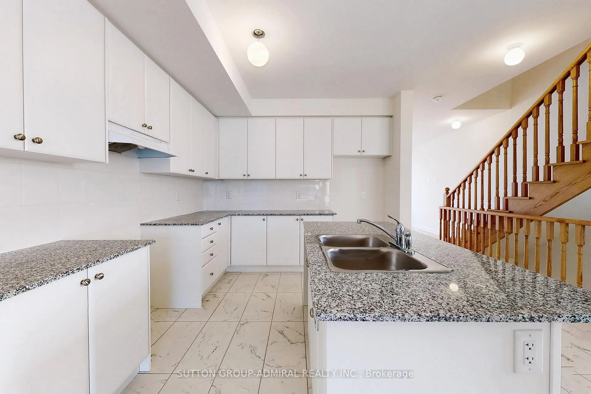 Photo 5 of 28 Tennant Circle, Vaughan, Vellore Village — HOMEH