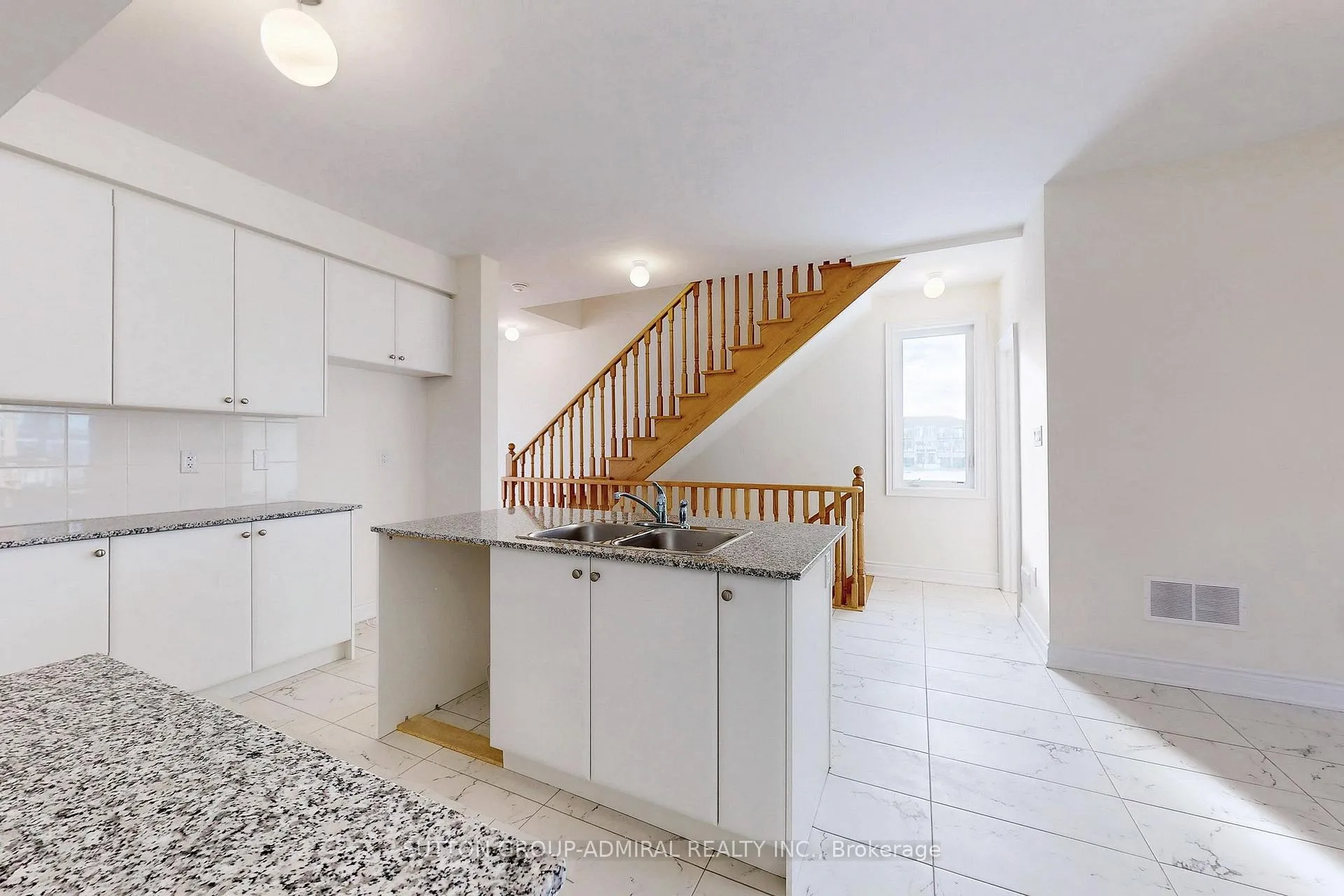 Photo 6 of 28 Tennant Circle, Vaughan, Vellore Village — HOMEH